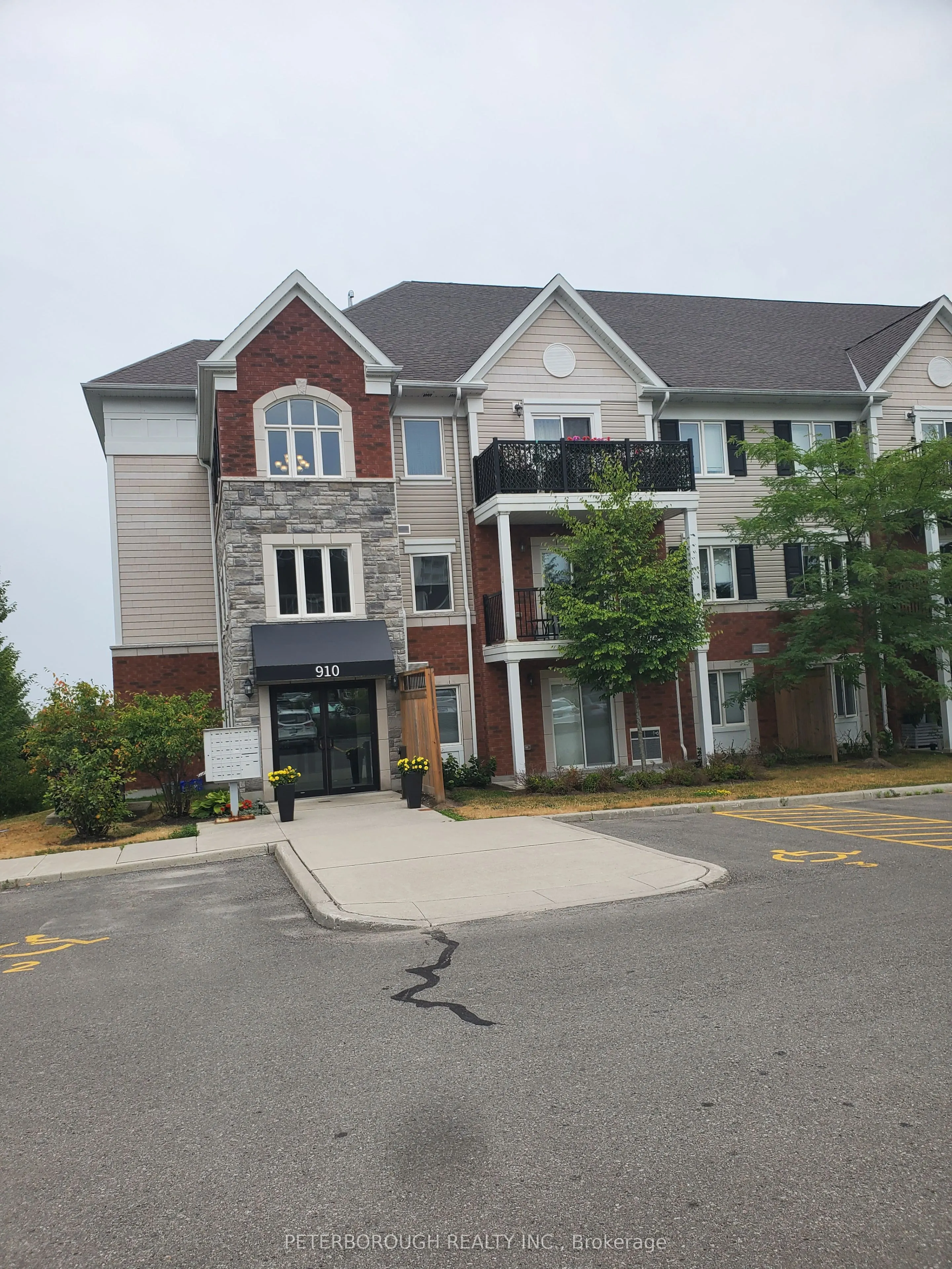 910 Wentworth Street, #301
