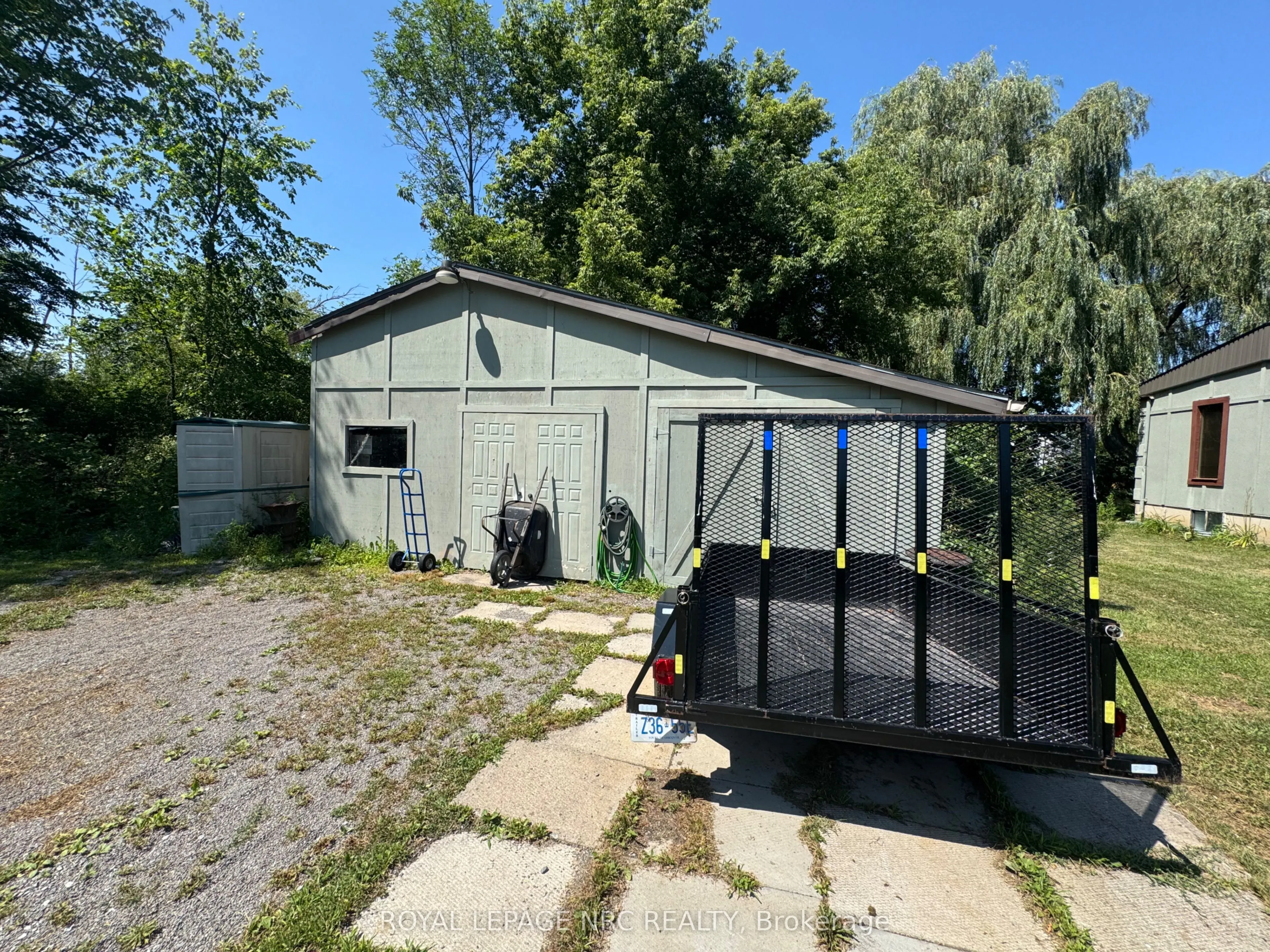 1233 Merrittville Highway