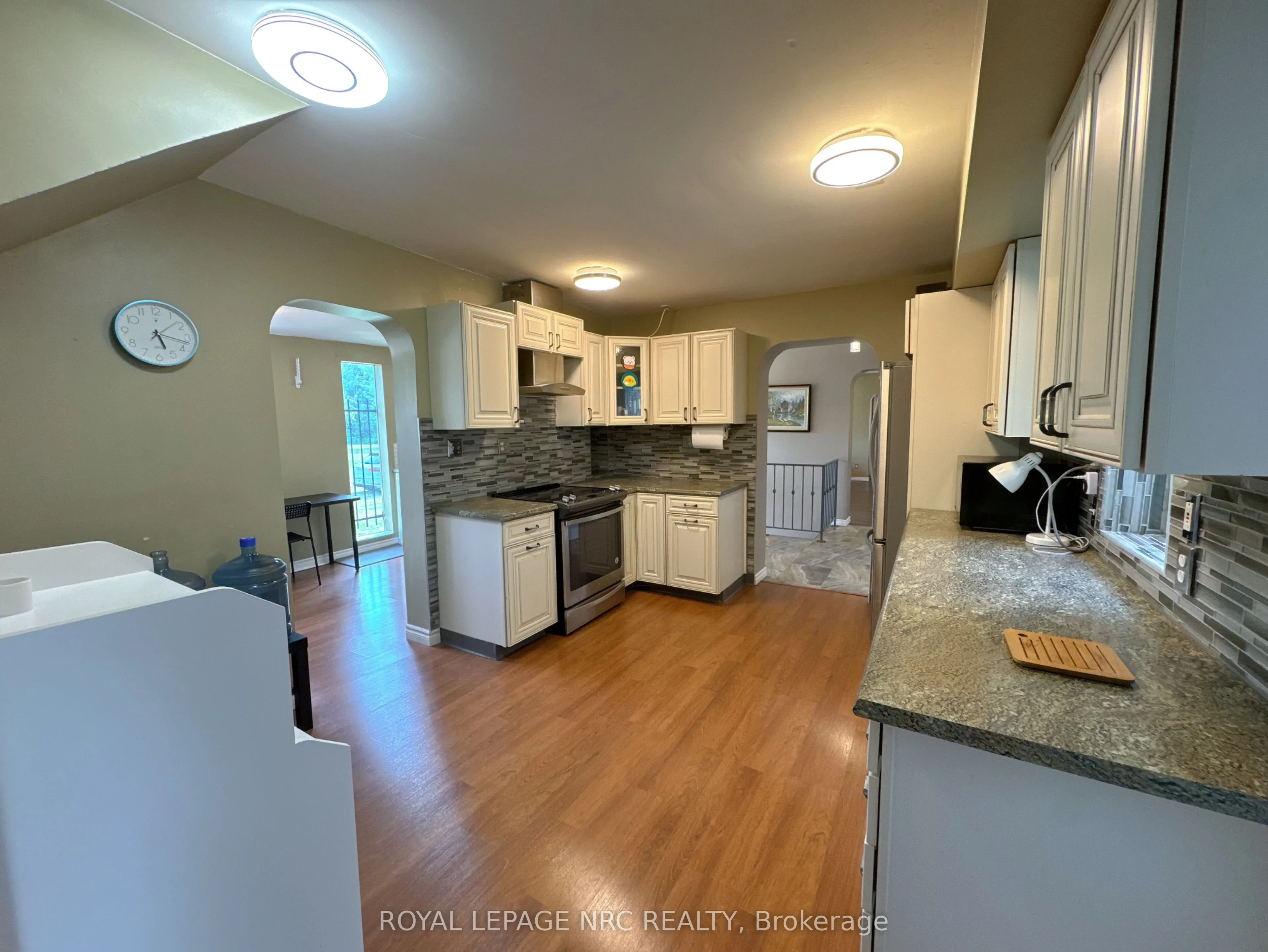 1233 Merrittville Highway