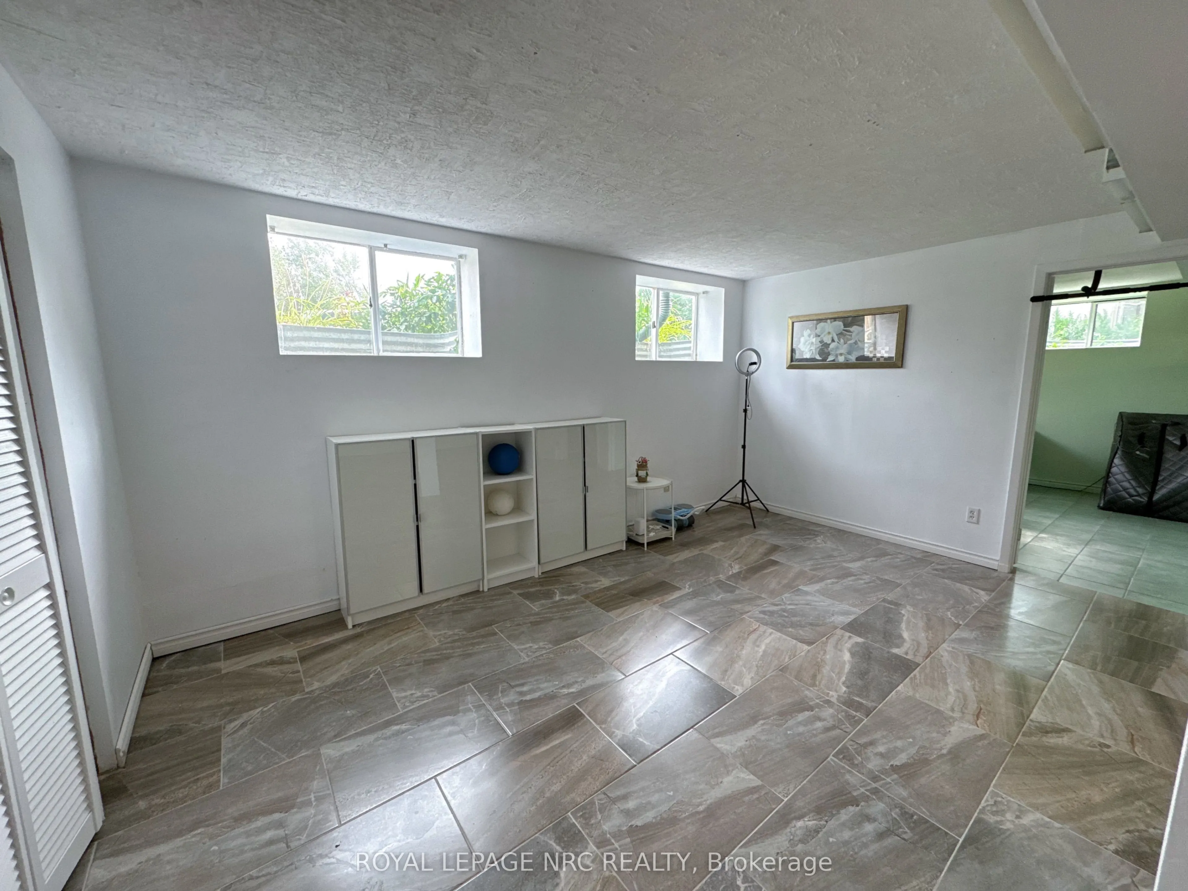 1233 Merrittville Highway