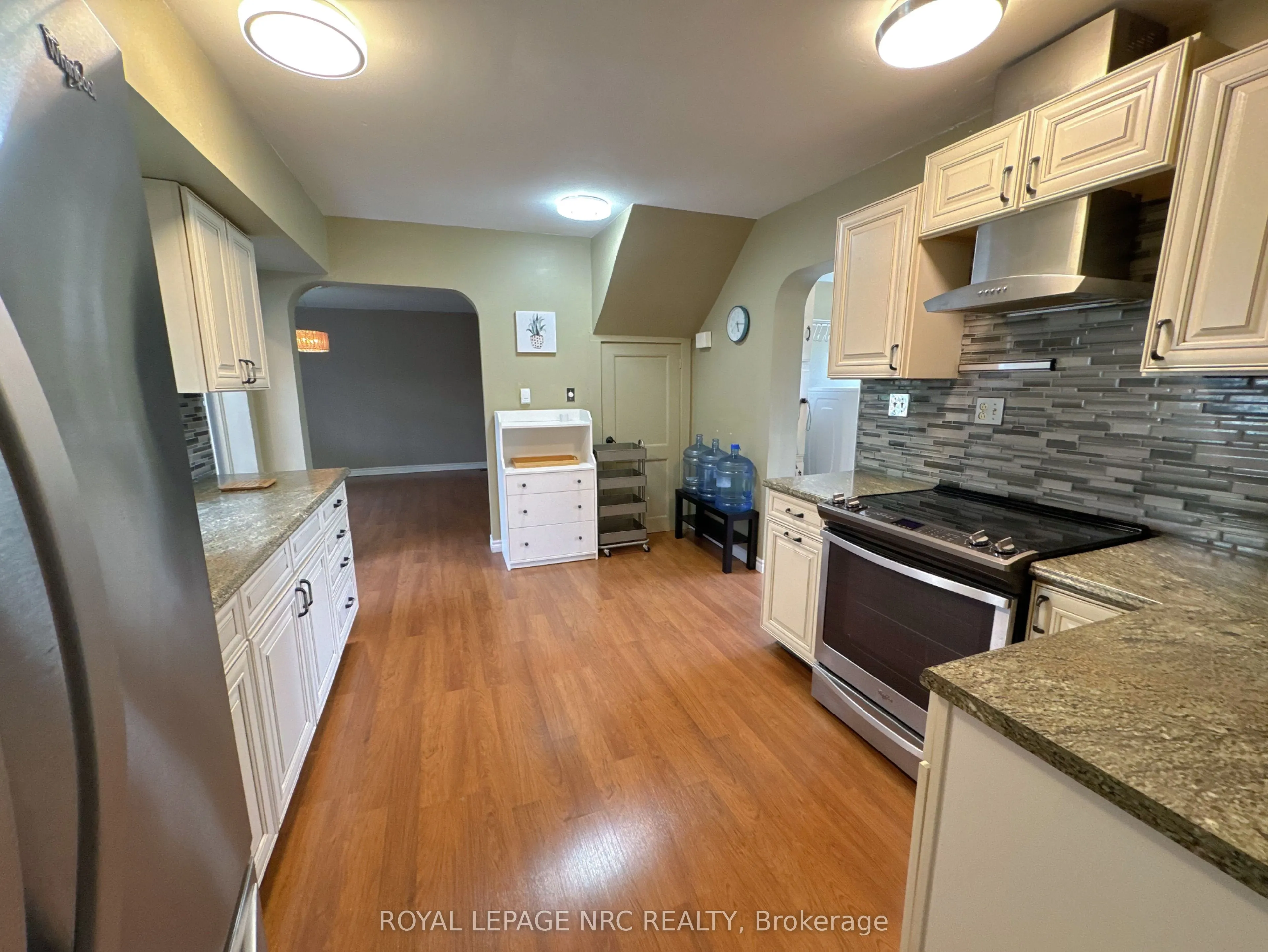 1233 Merrittville Highway