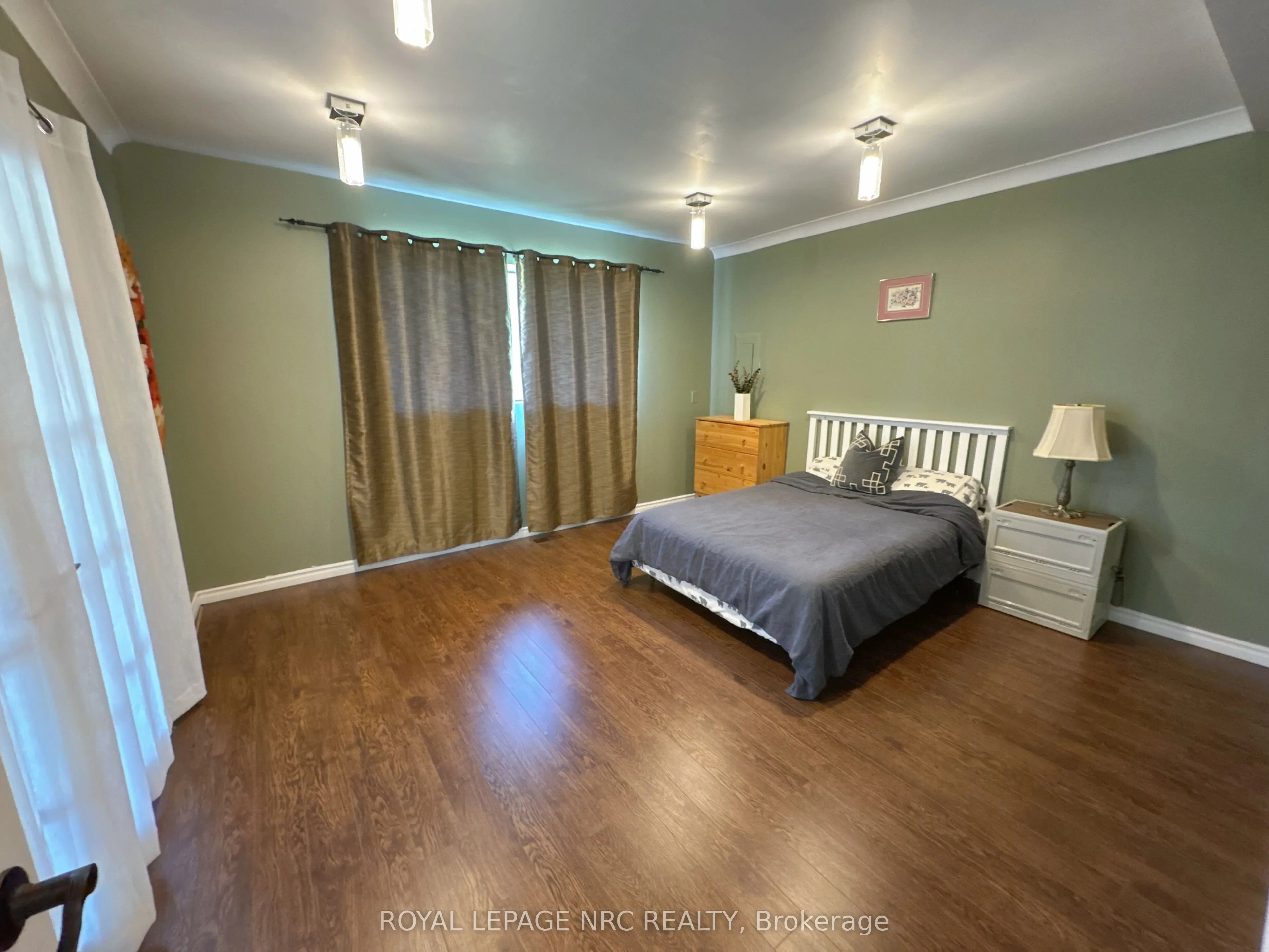 1233 Merrittville Highway