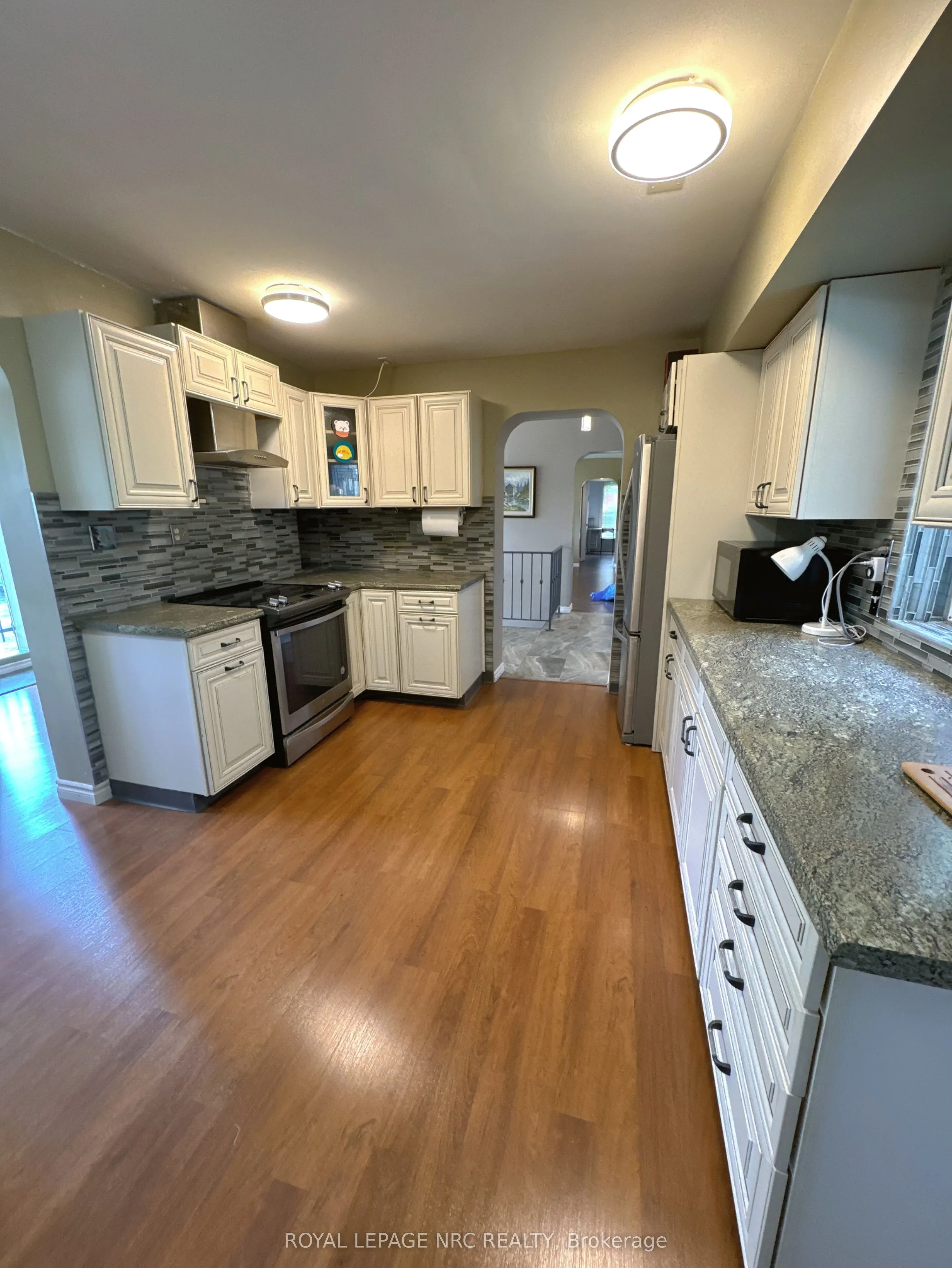 1233 Merrittville Highway