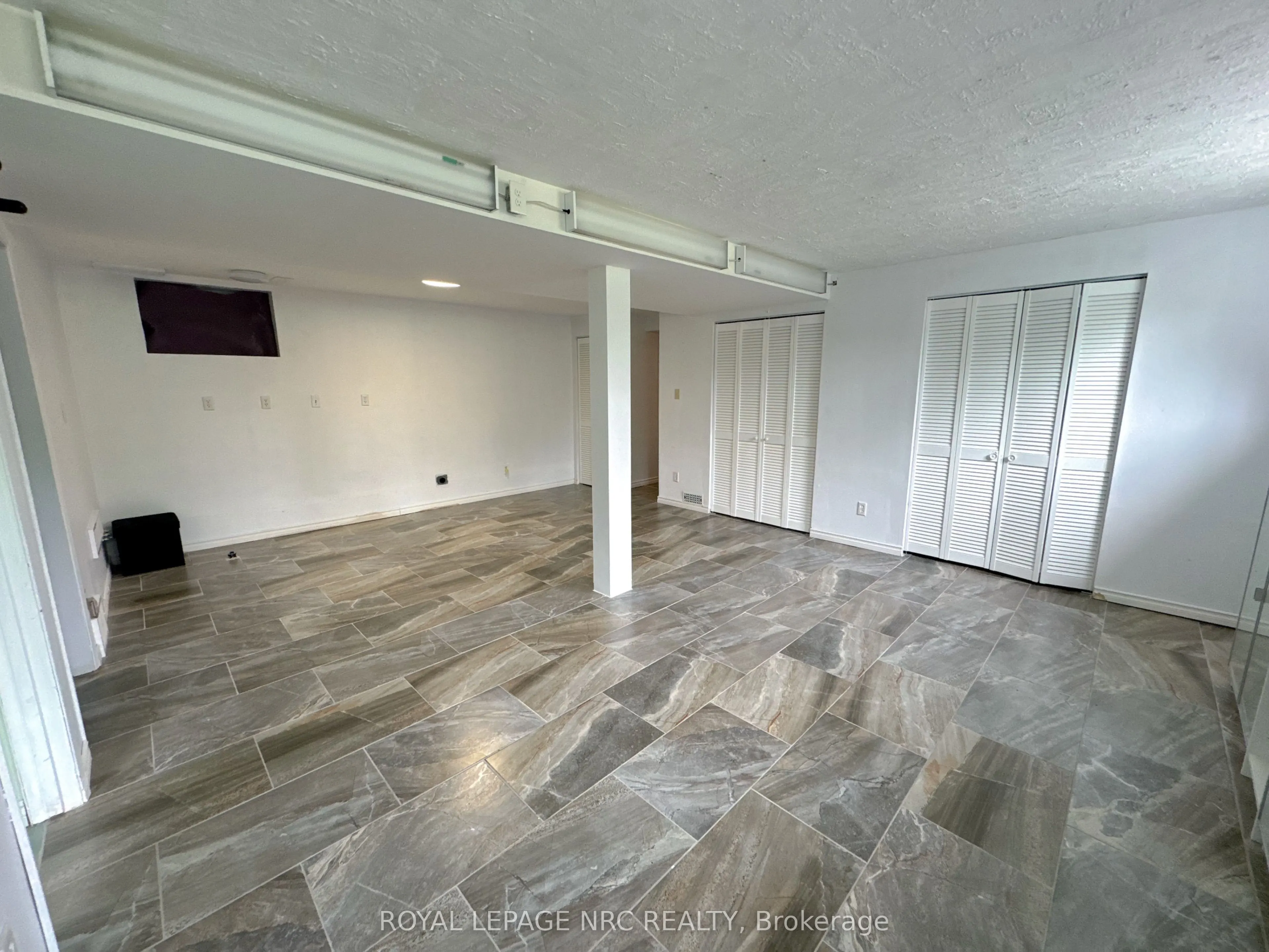 1233 Merrittville Highway