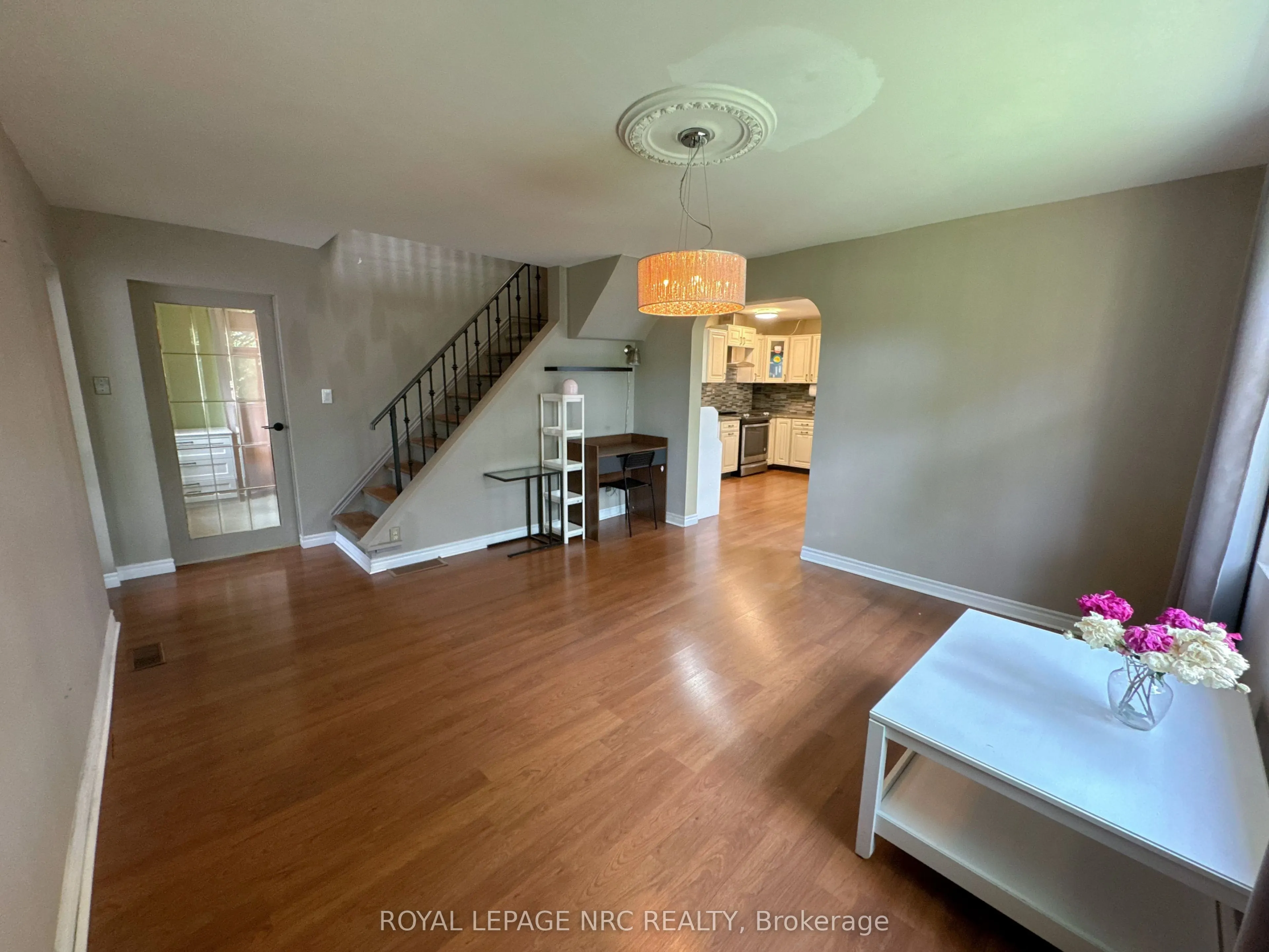 1233 Merrittville Highway