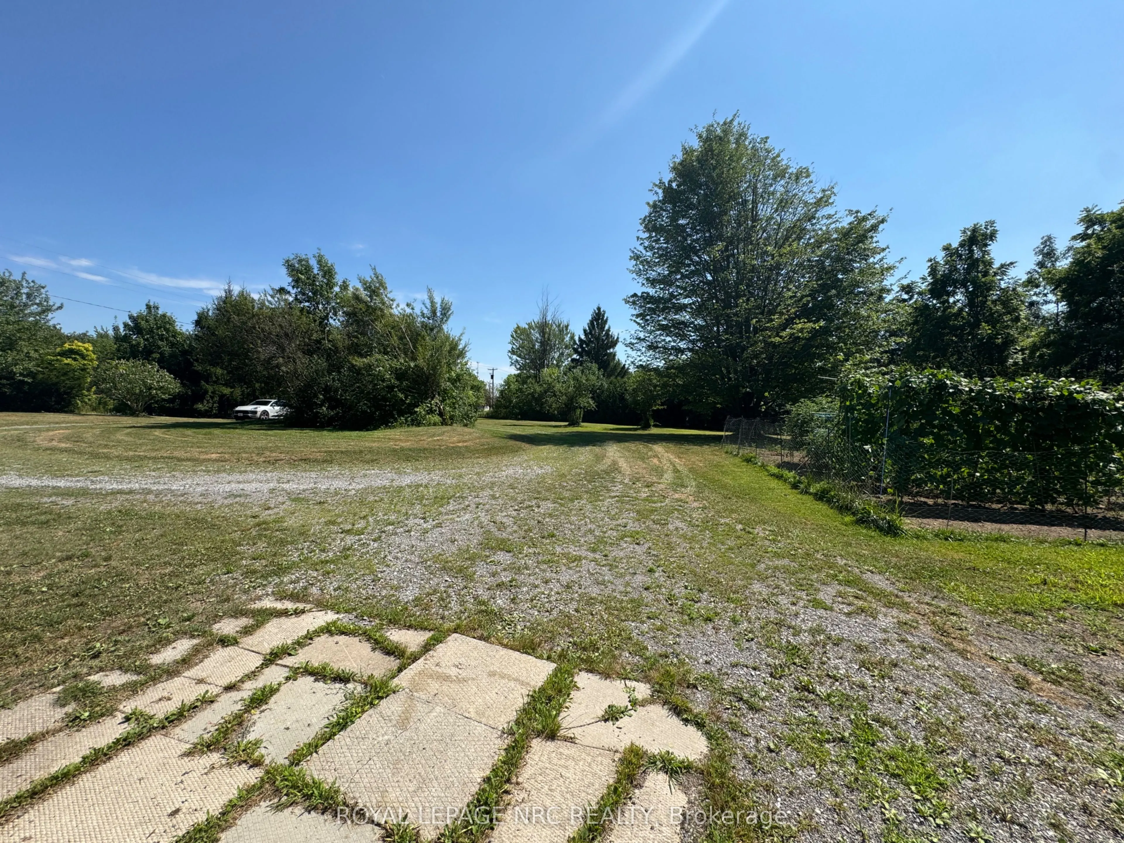 1233 Merrittville Highway