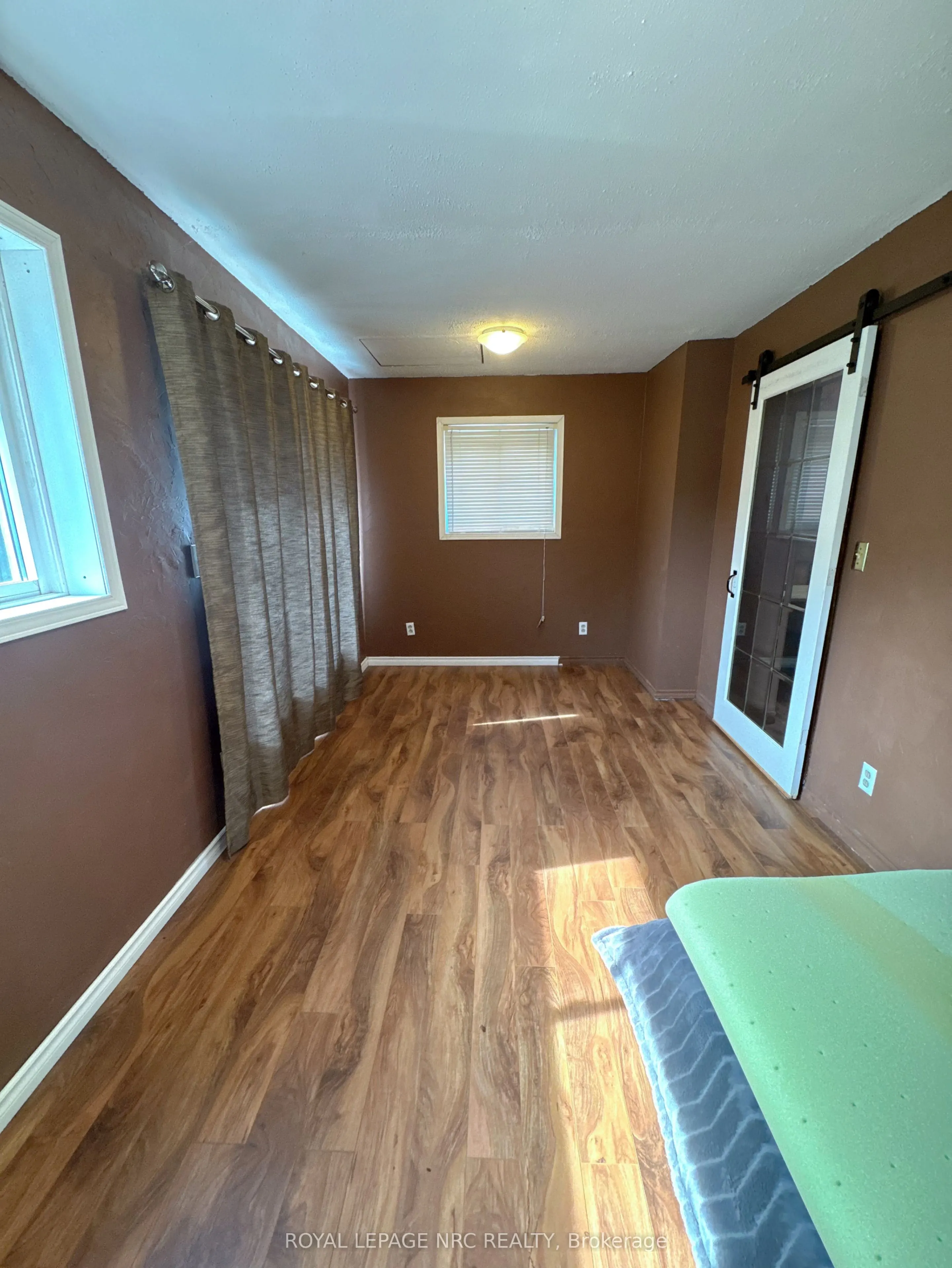 1233 Merrittville Highway