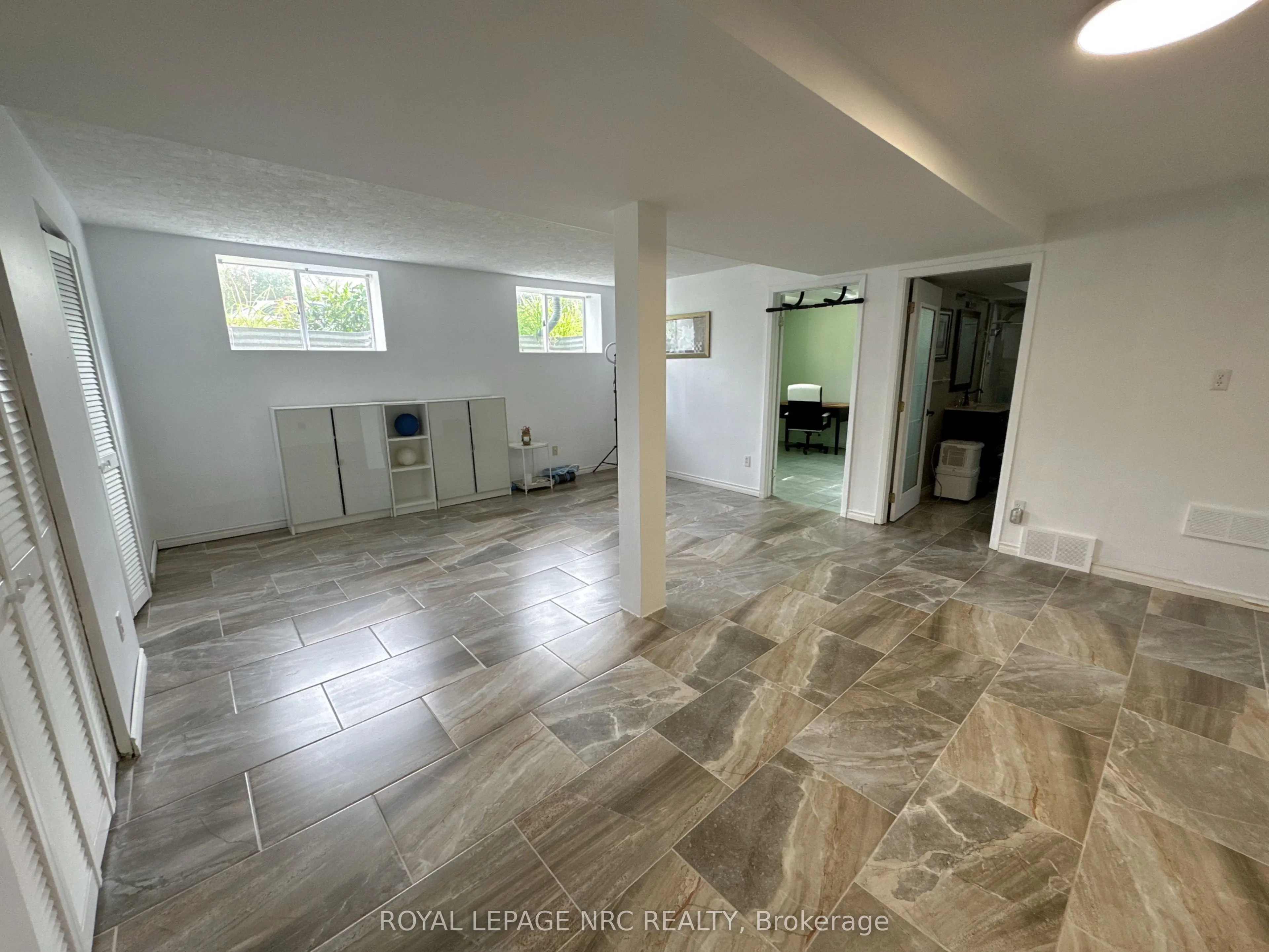 1233 Merrittville Highway
