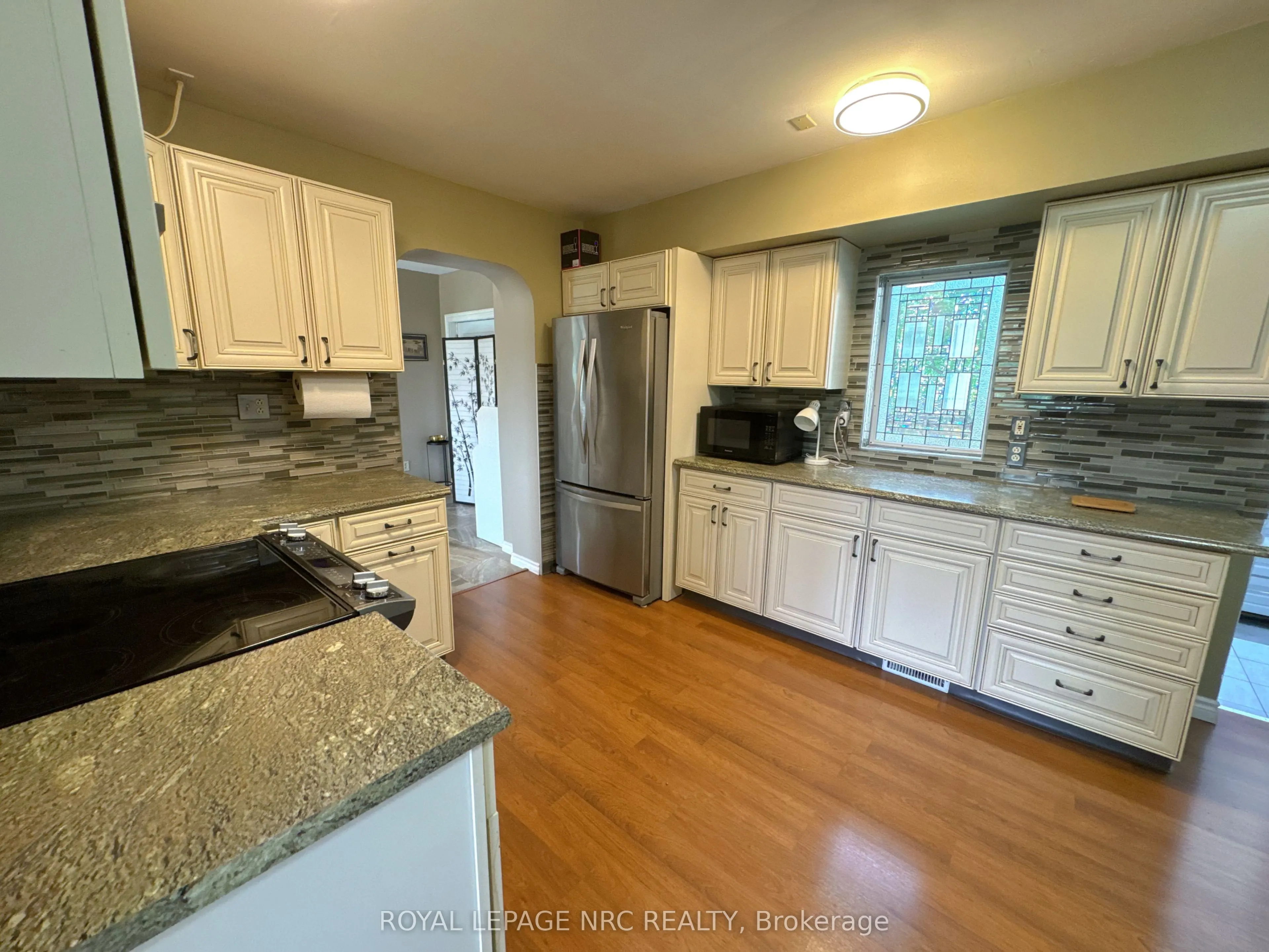 1233 Merrittville Highway