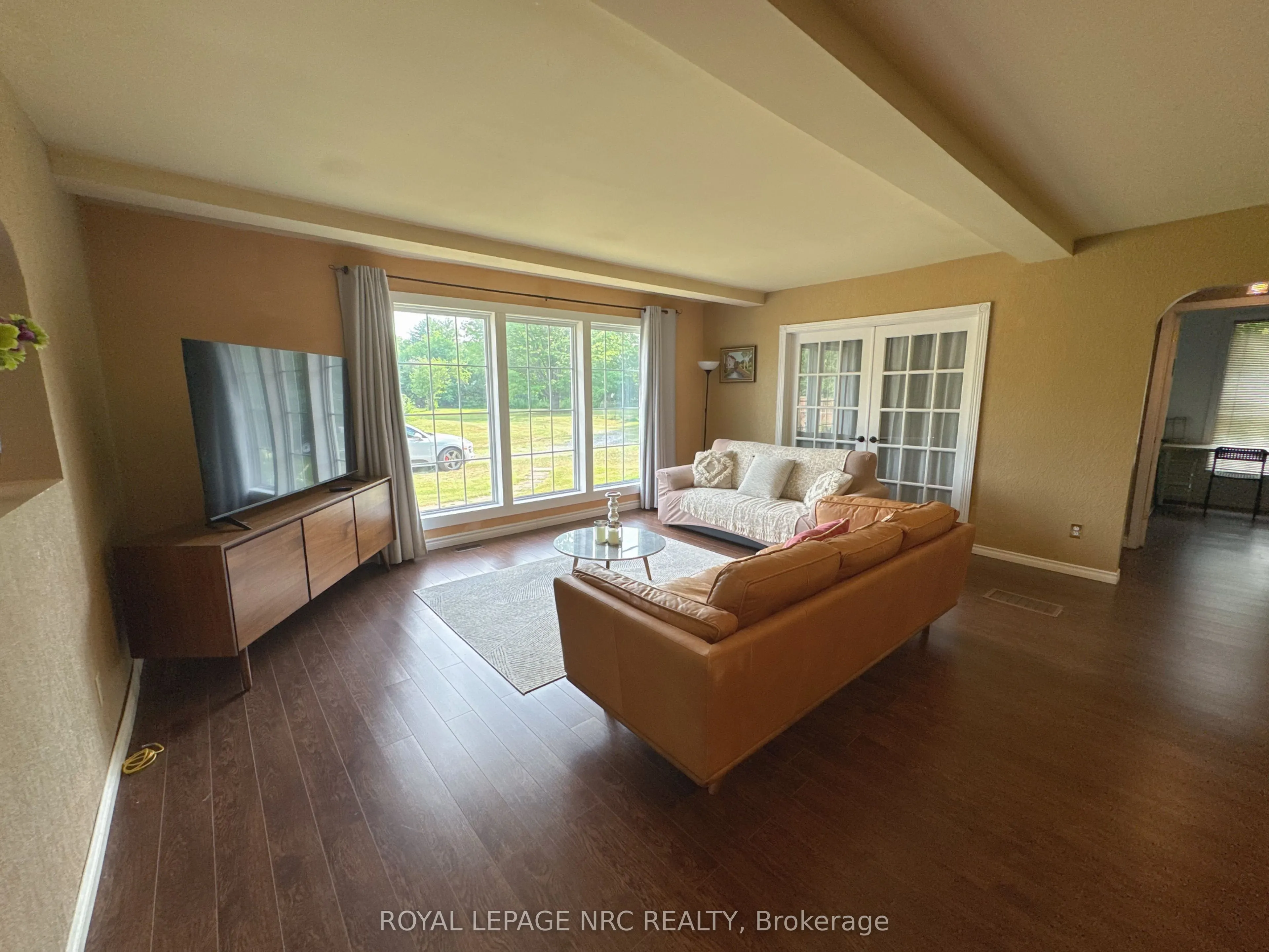 1233 Merrittville Highway