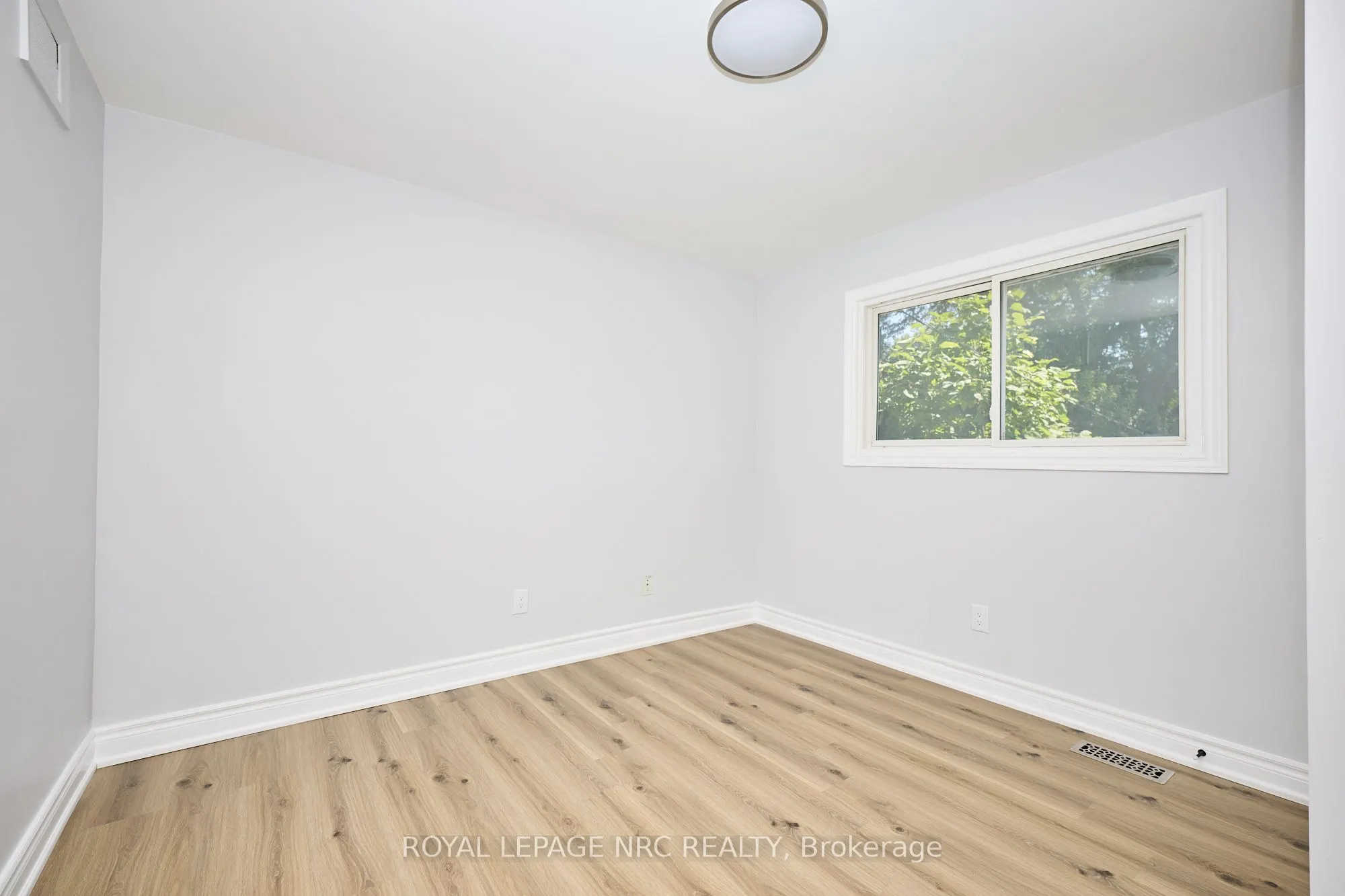 22 Oakridge Avenue