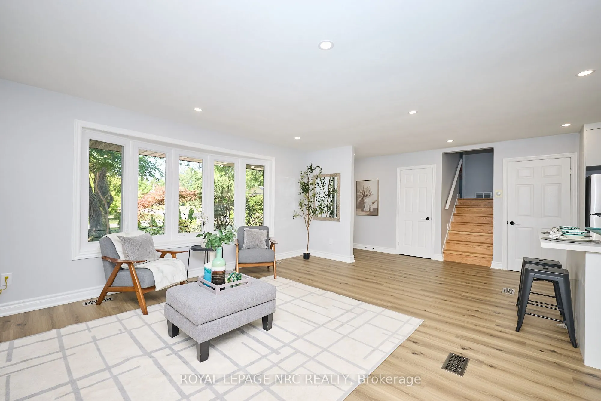 22 Oakridge Avenue
