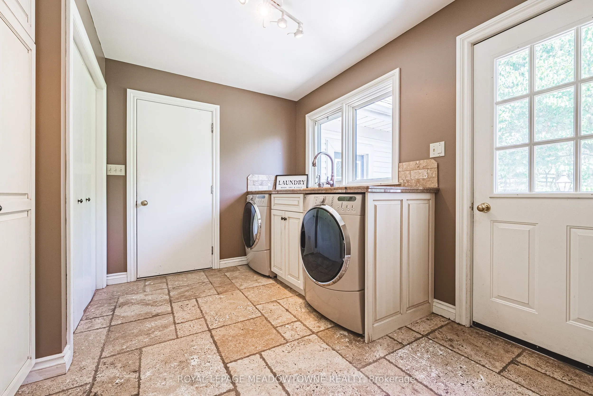 2368 #17 Haldimand Road