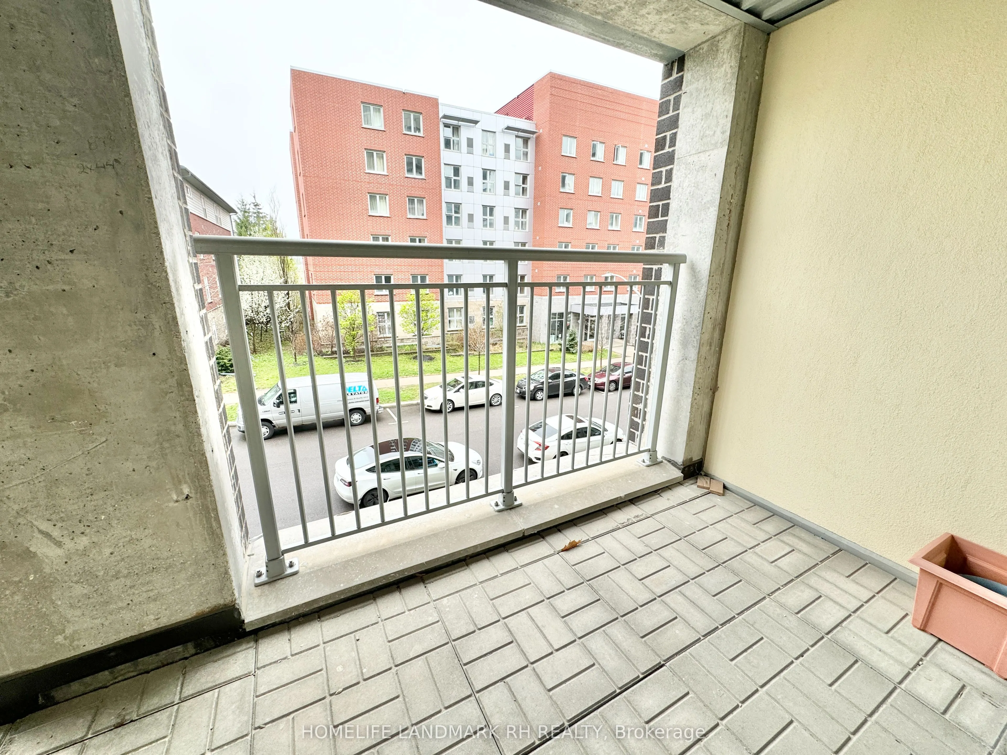 280 Lester Street, #210