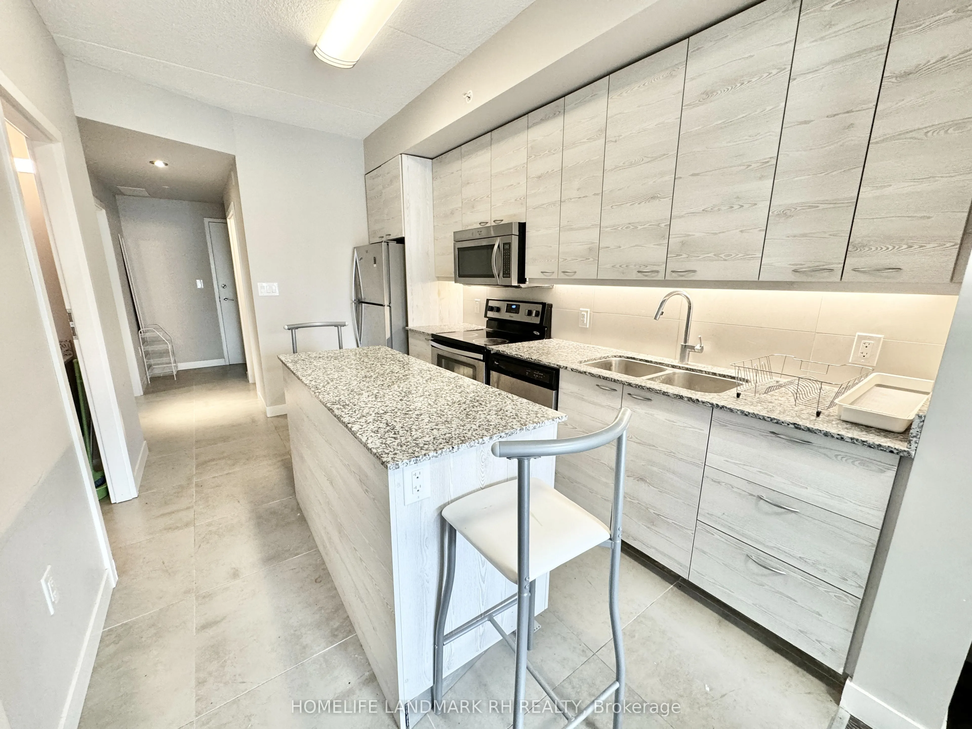 280 Lester Street, #210
