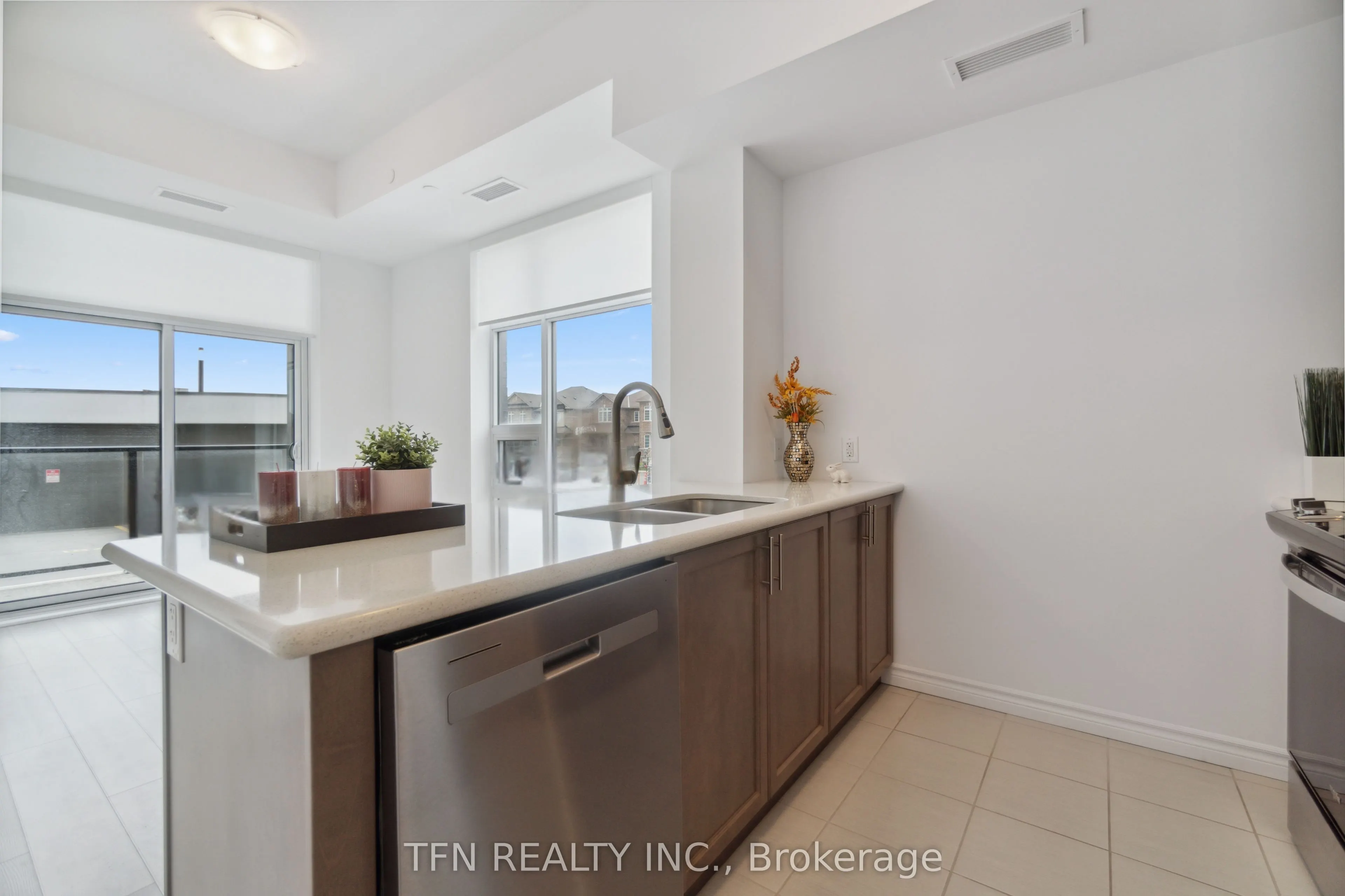460 Dundas Street E, #121