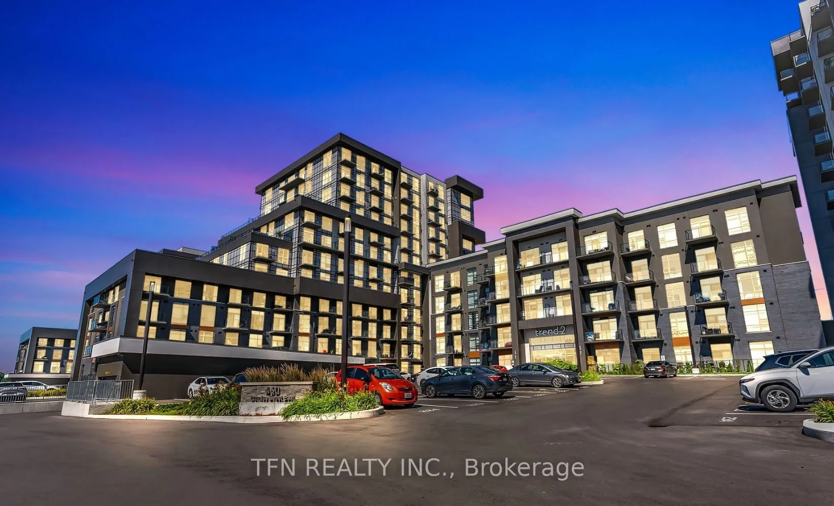 460 Dundas Street E, #121
