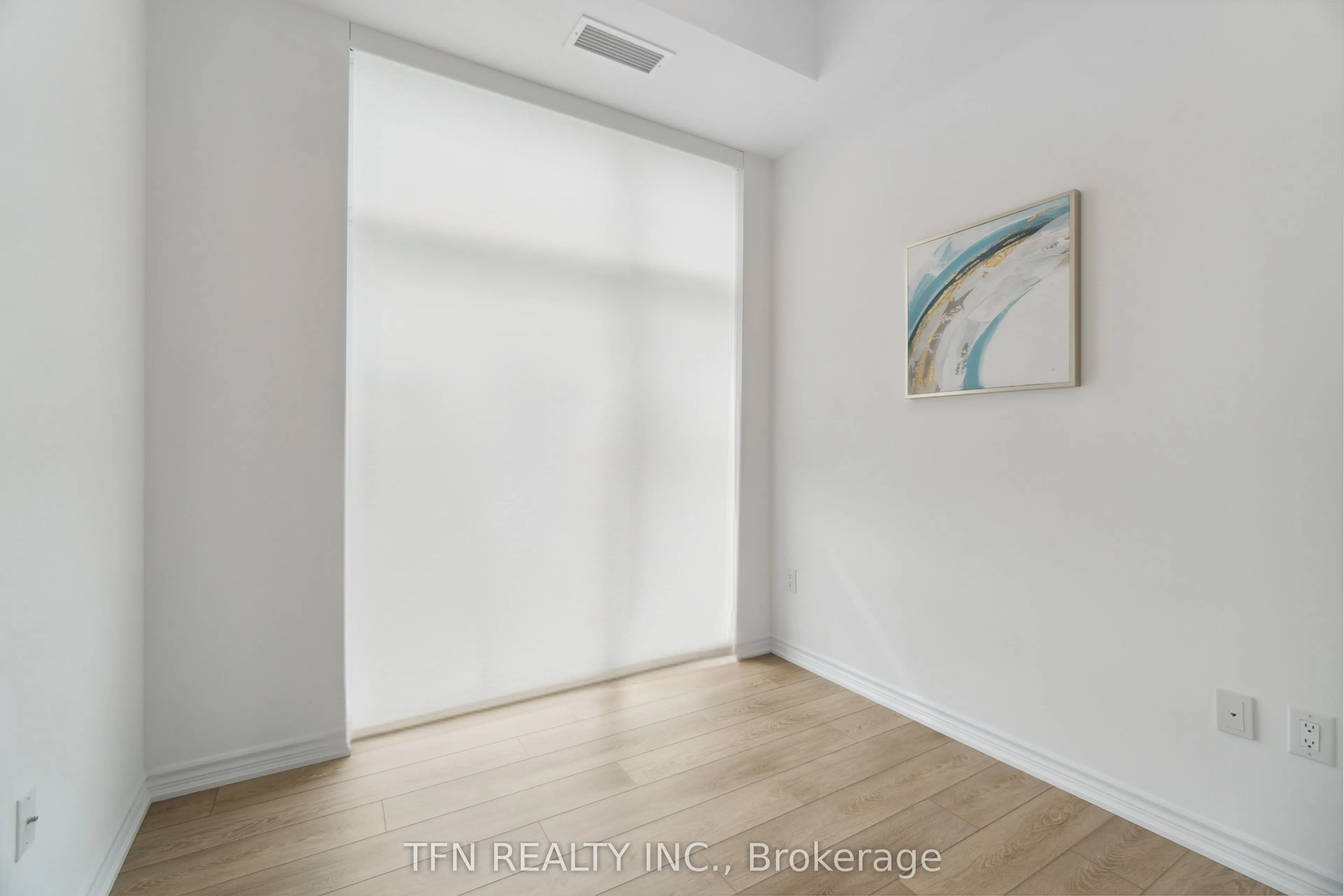 460 Dundas Street E, #121