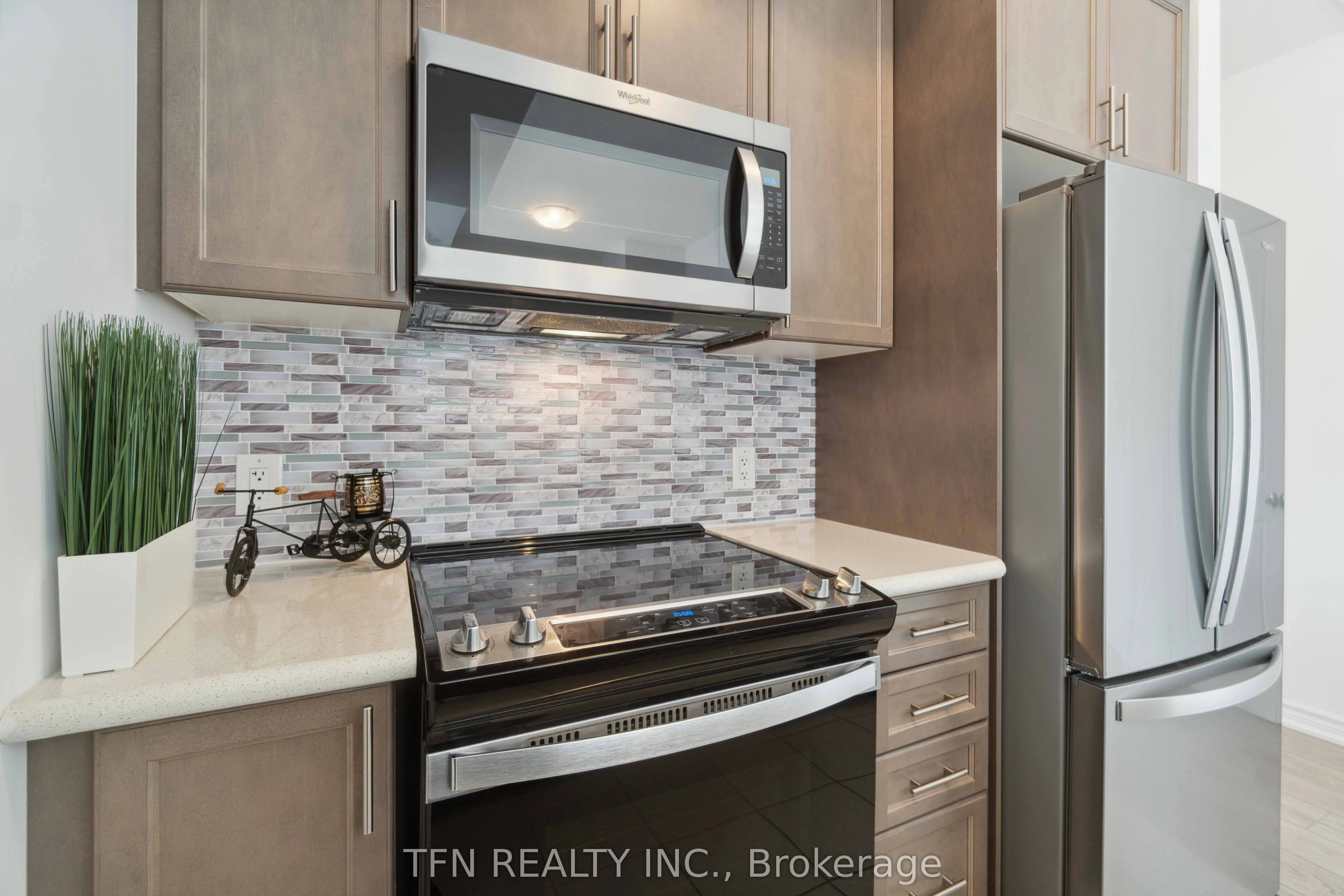460 Dundas Street E, #121