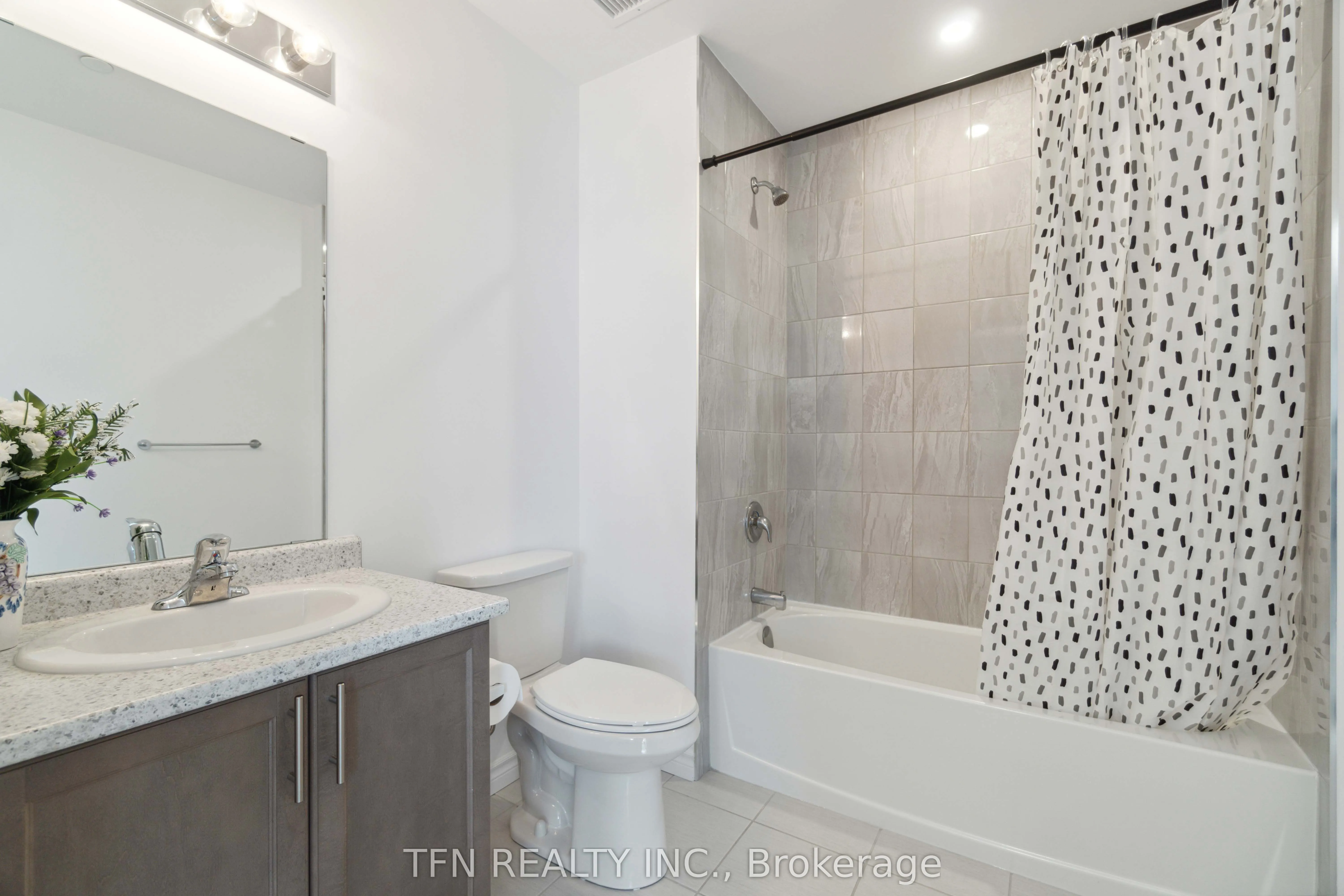 460 Dundas Street E, #121