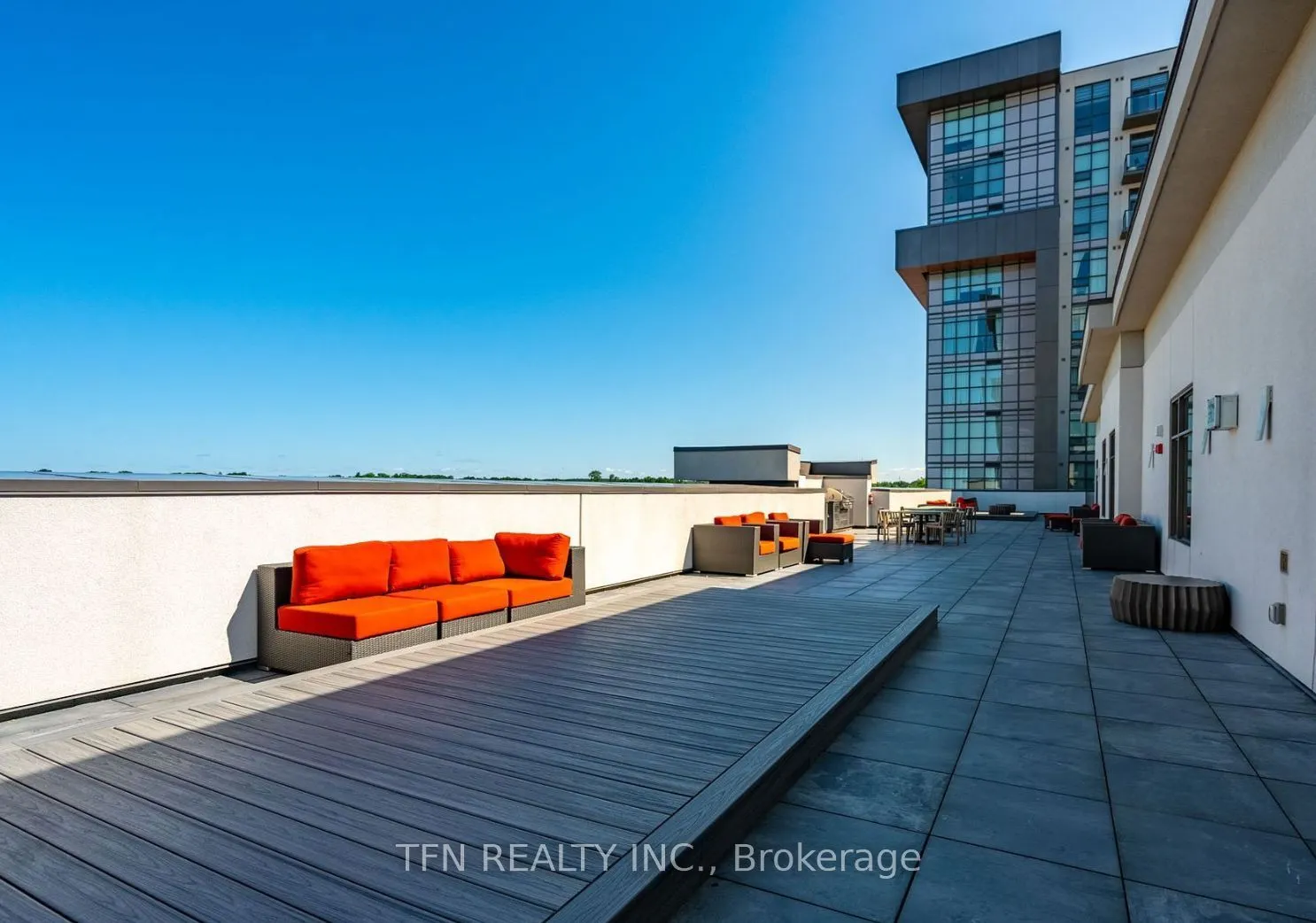 460 Dundas Street E, #121
