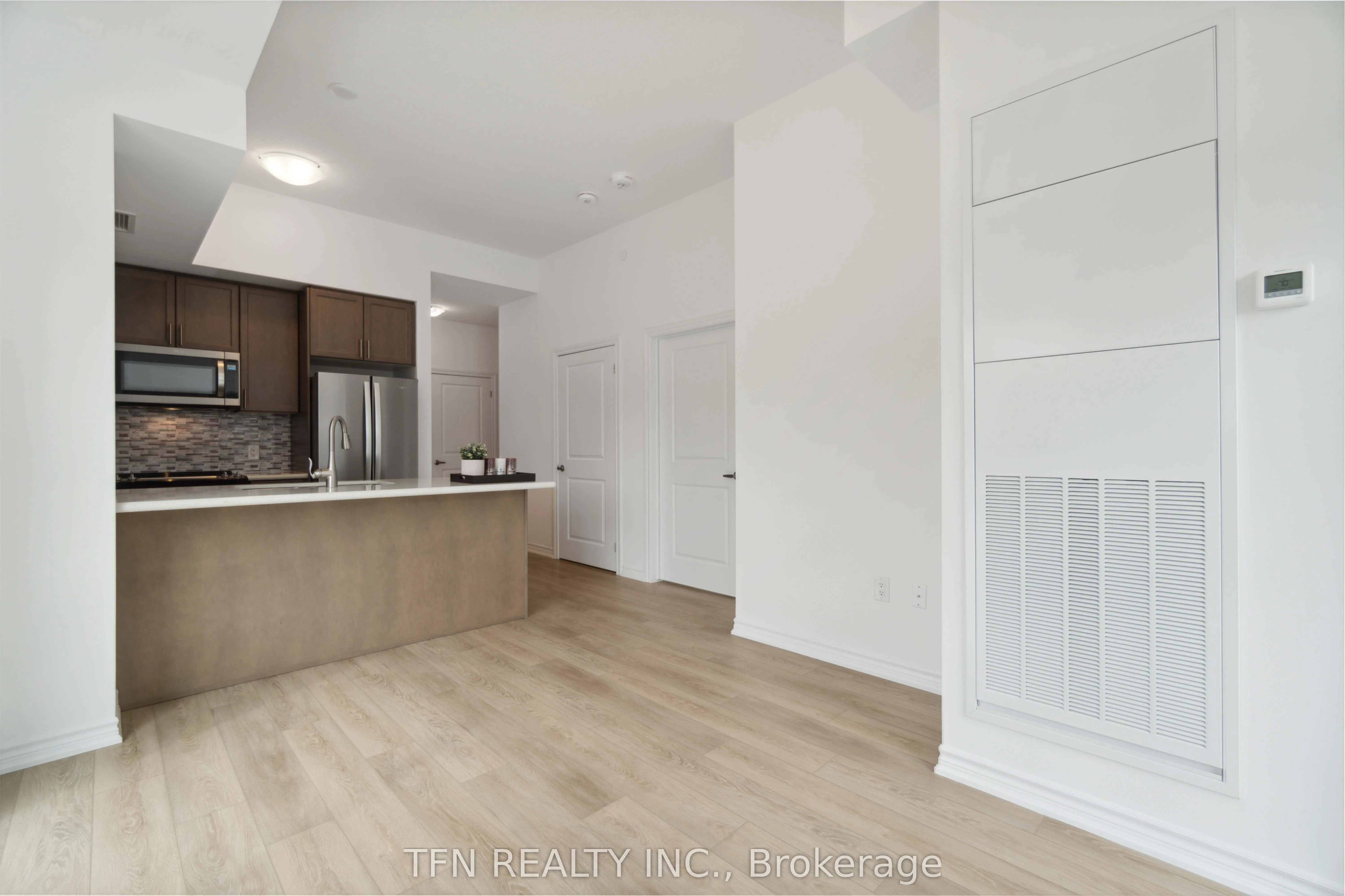 460 Dundas Street E, #121