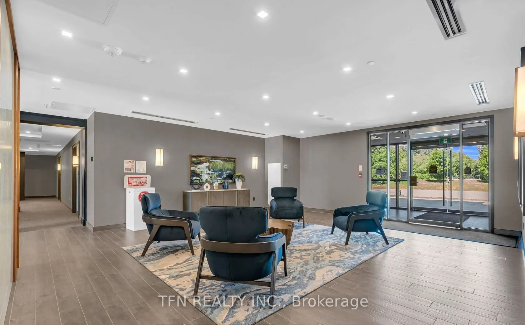 460 Dundas Street E, #121
