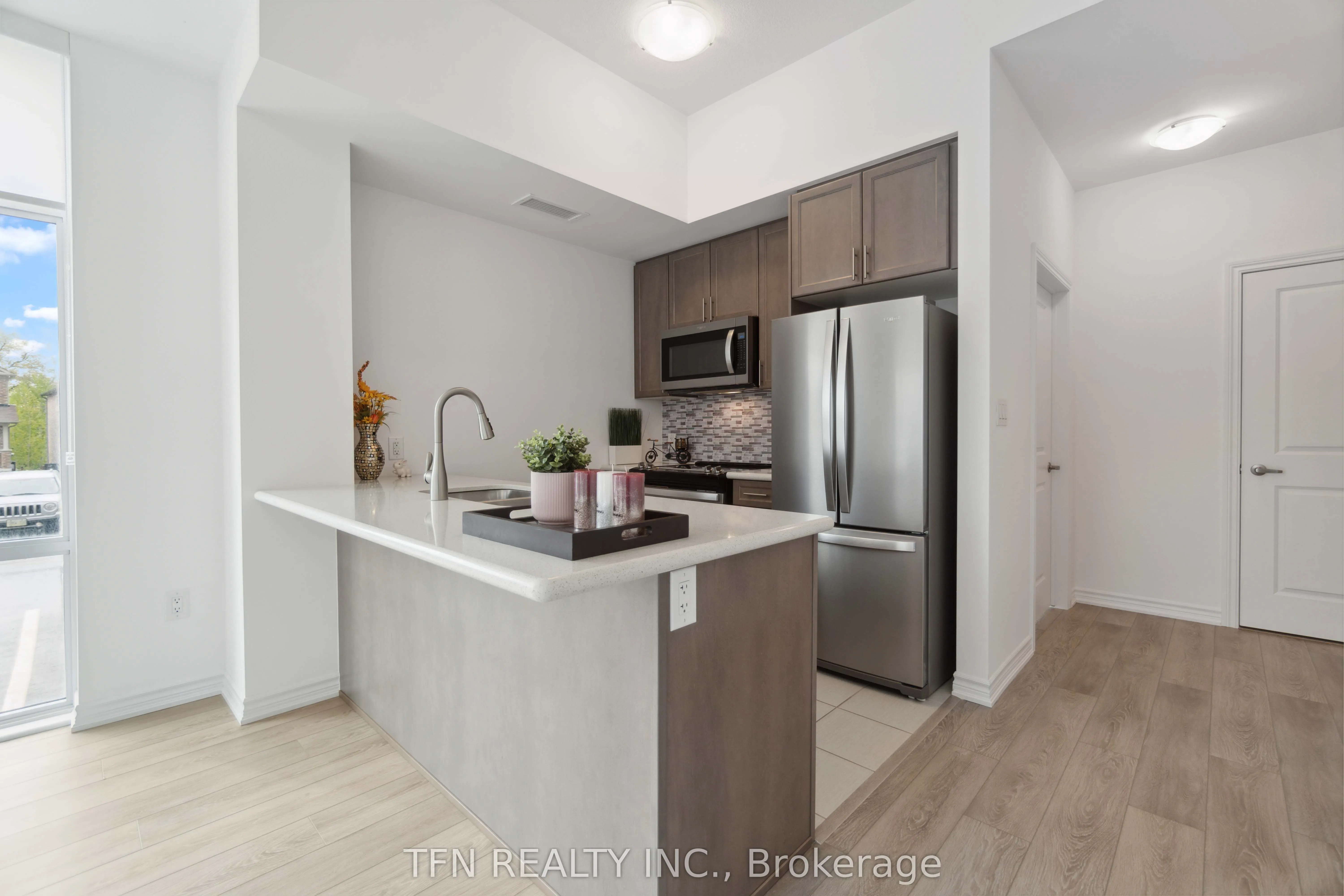 460 Dundas Street E, #121