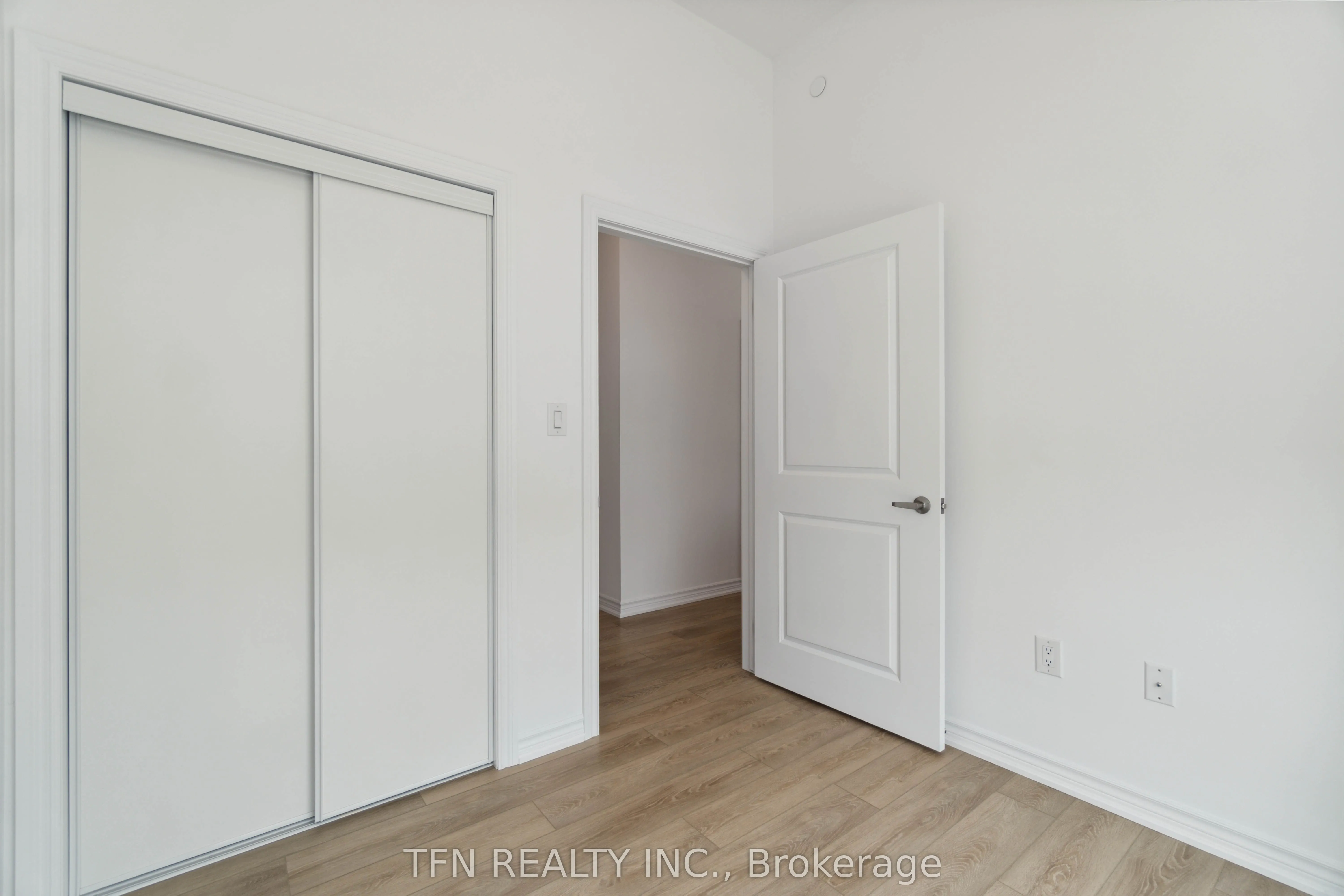 460 Dundas Street E, #121