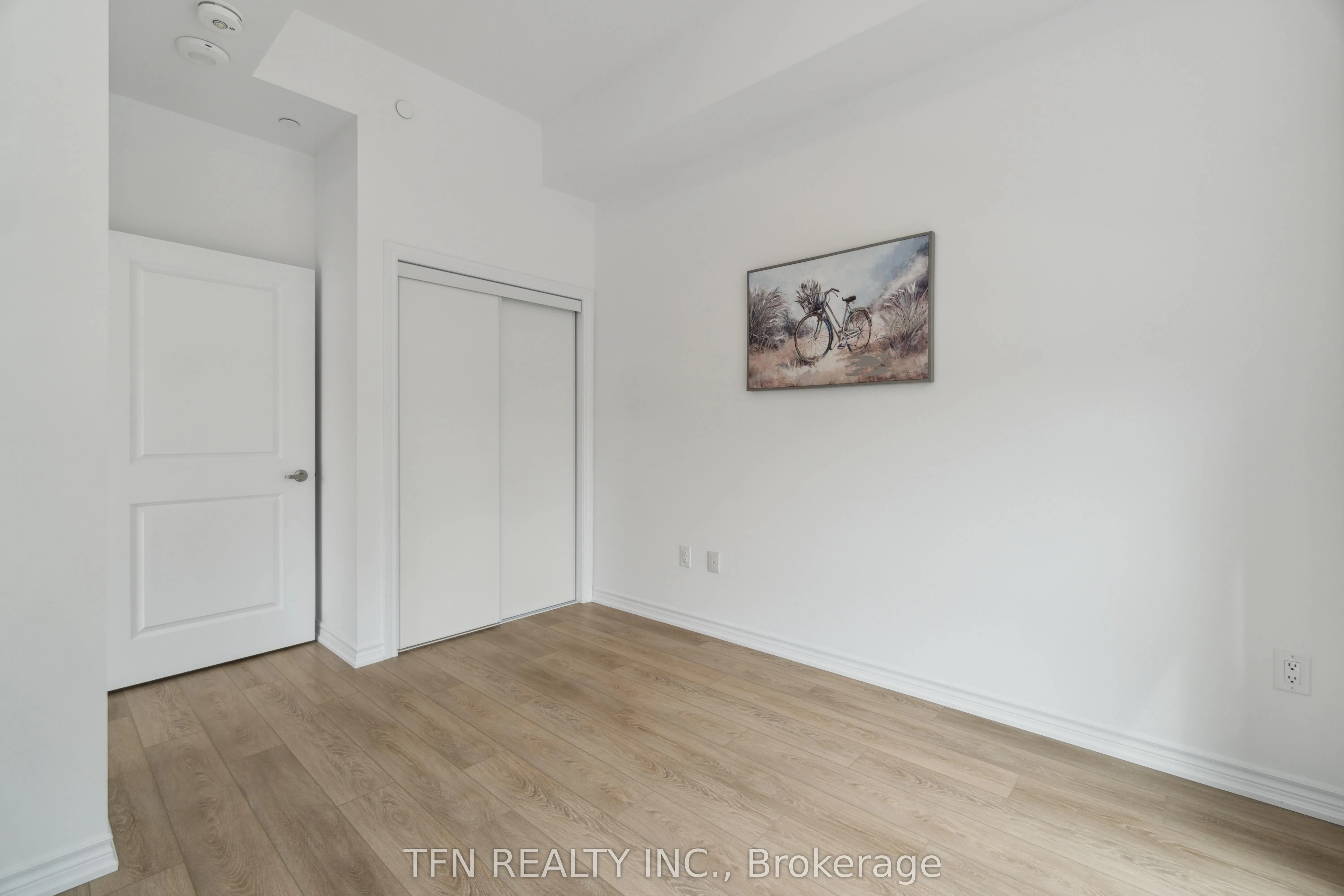 460 Dundas Street E, #121