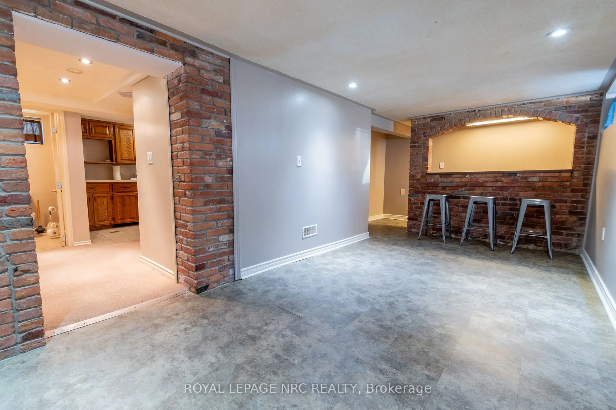 88 Pine Street S