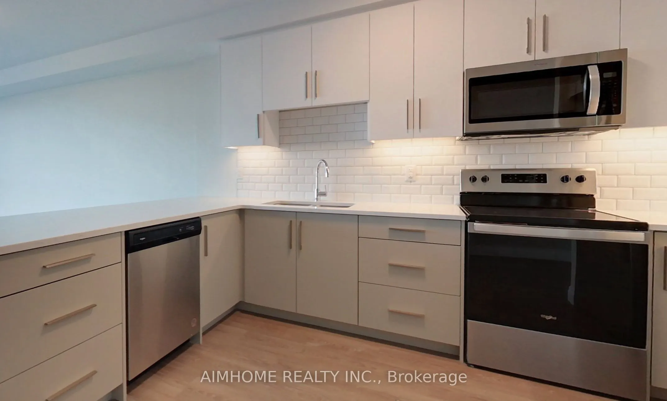 460 Columbia Street W, #1417