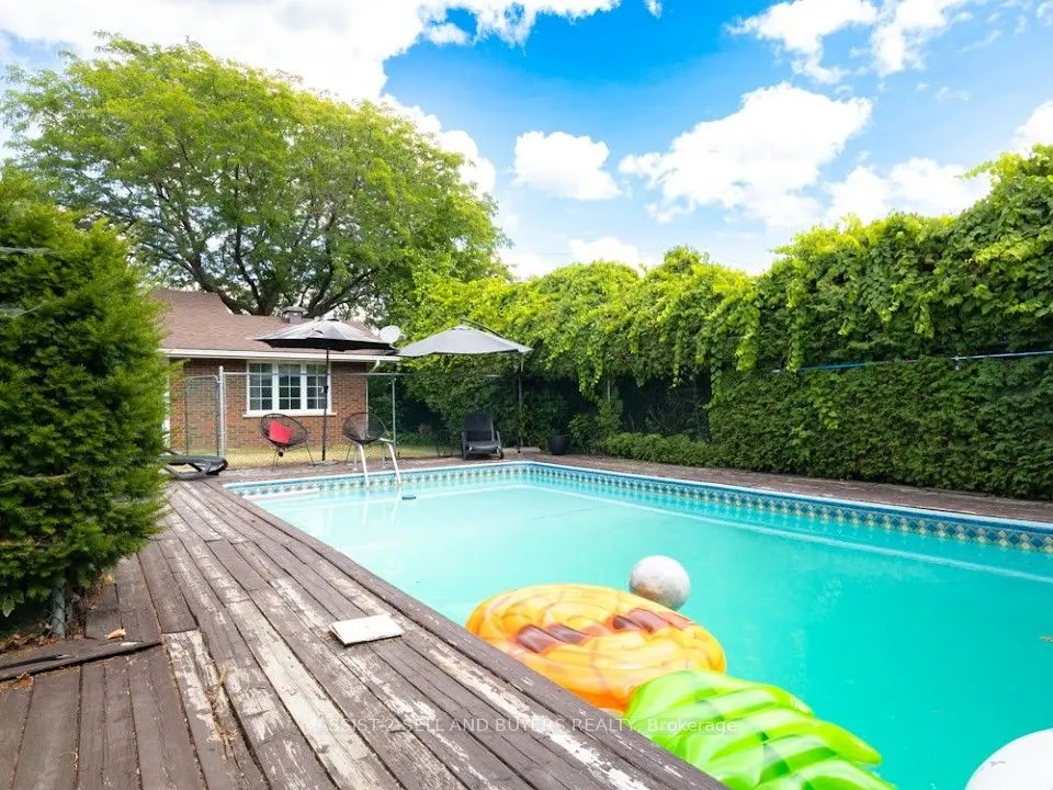 11 Moulinette Road W