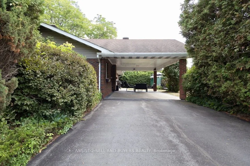 11 Moulinette Road W