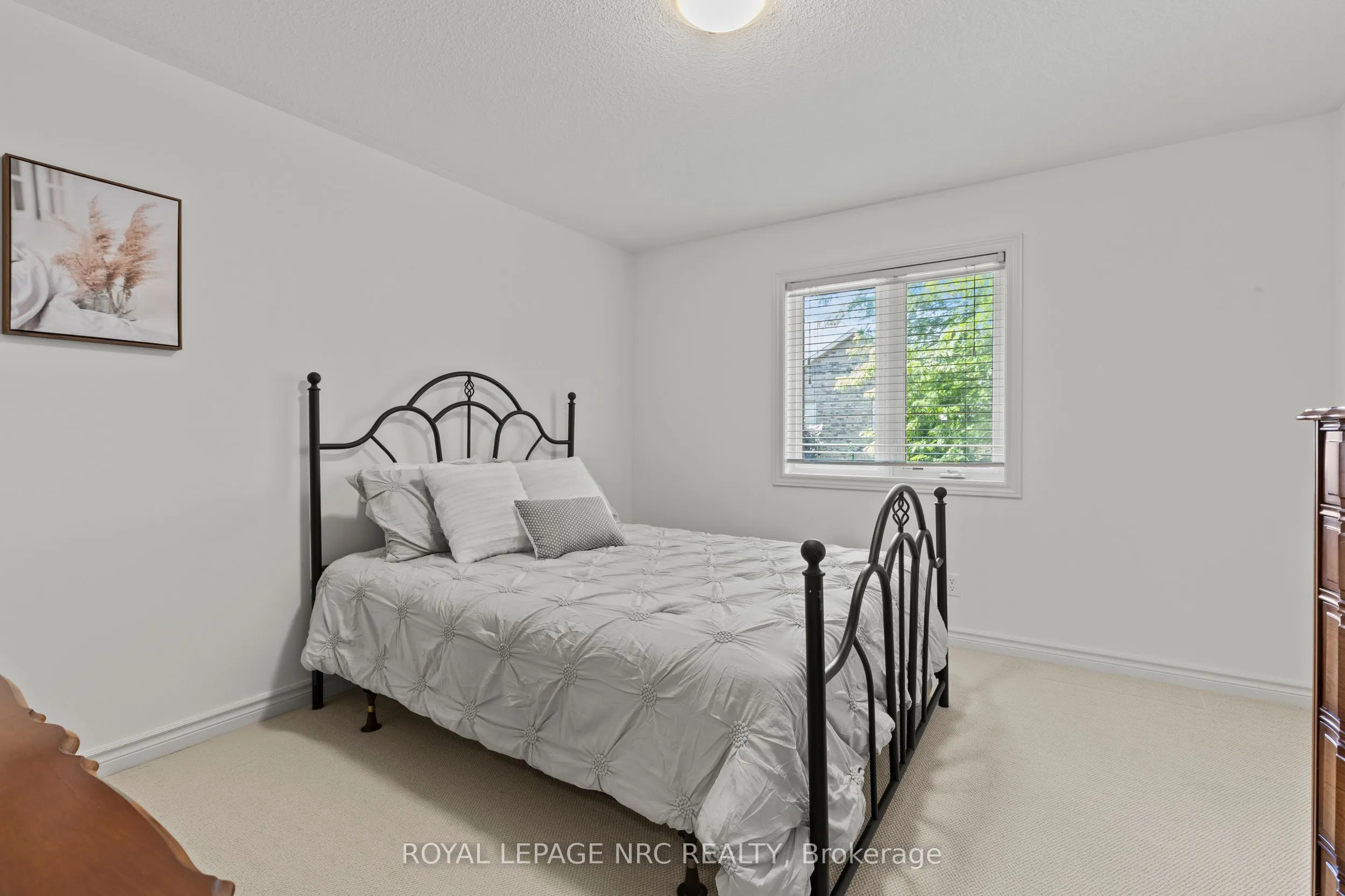 14 Hope Avenue W