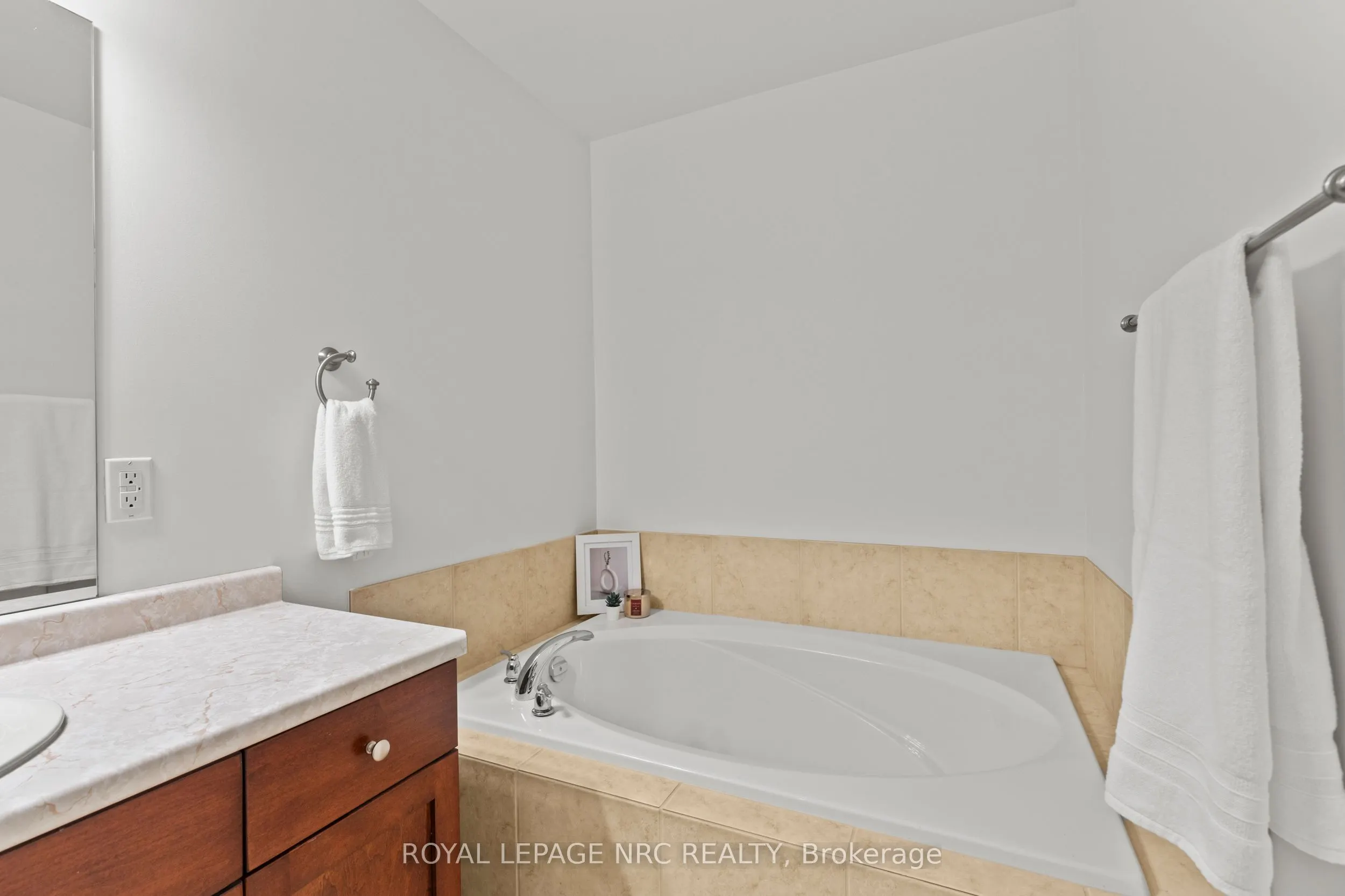 14 Hope Avenue W