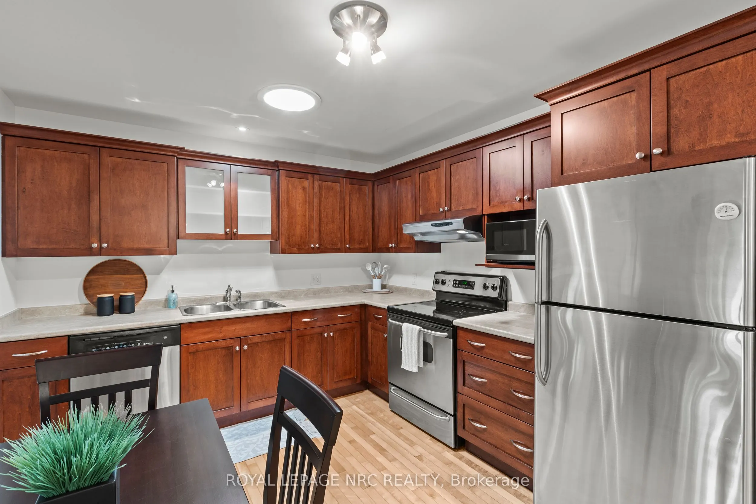 14 Hope Avenue W