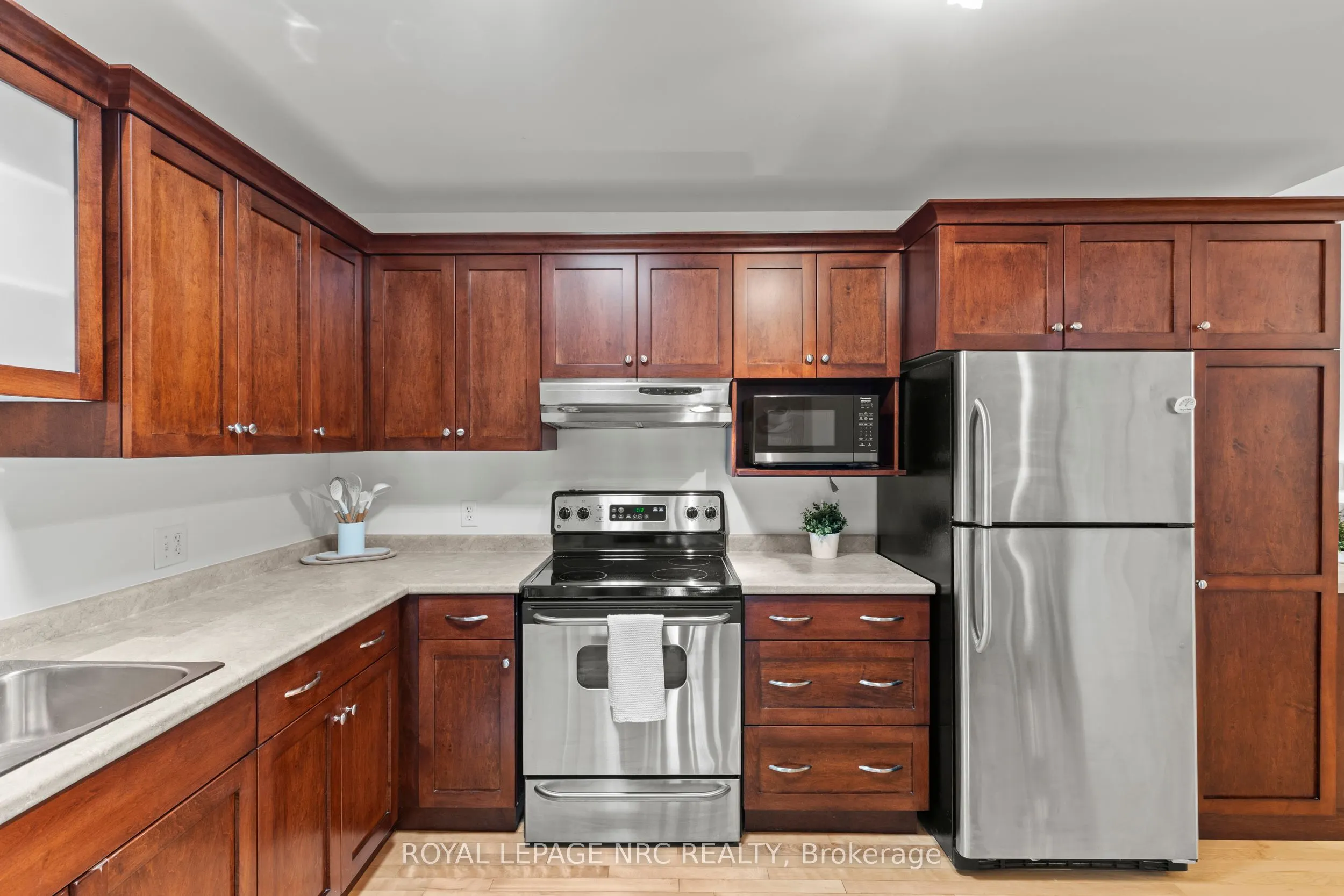 14 Hope Avenue W