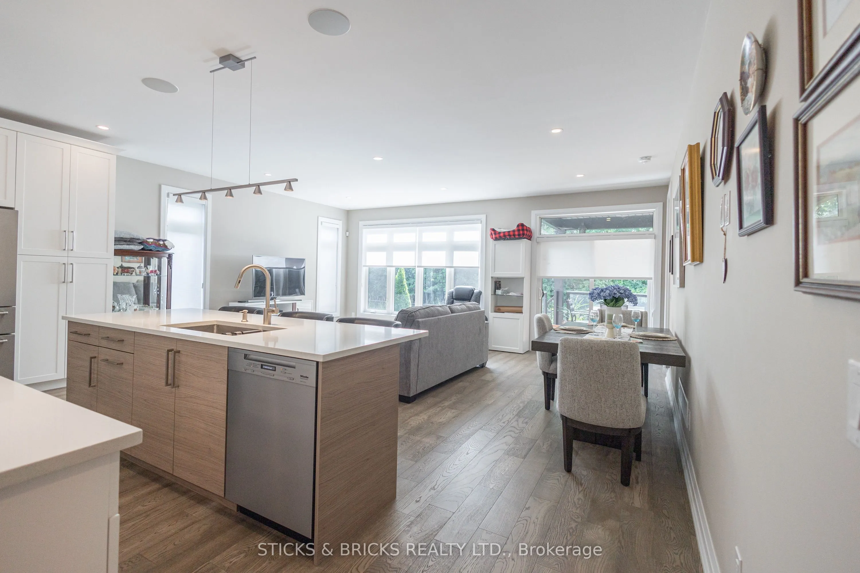 8974 Willoughby Drive, #49