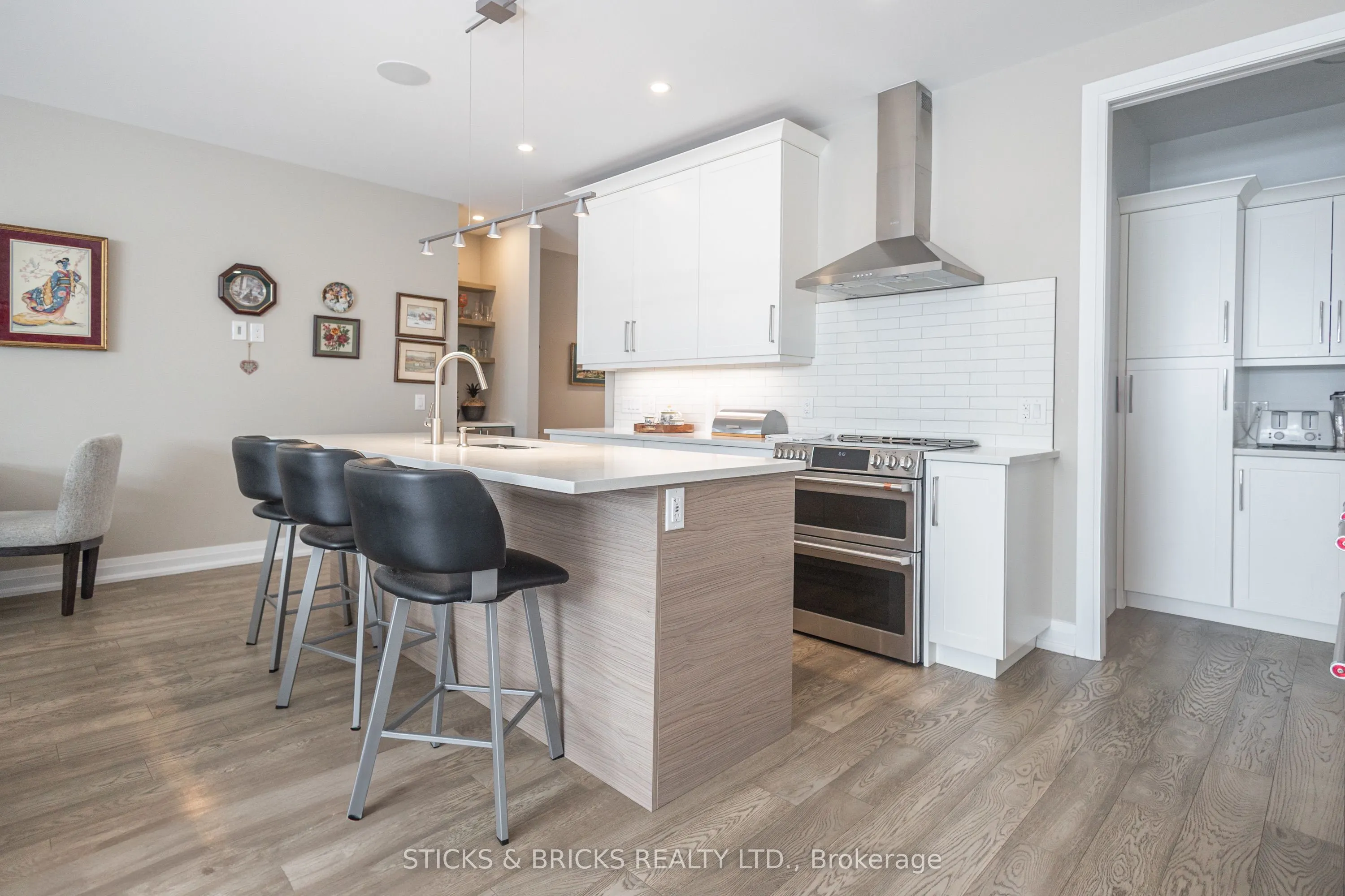 8974 Willoughby Drive, #49