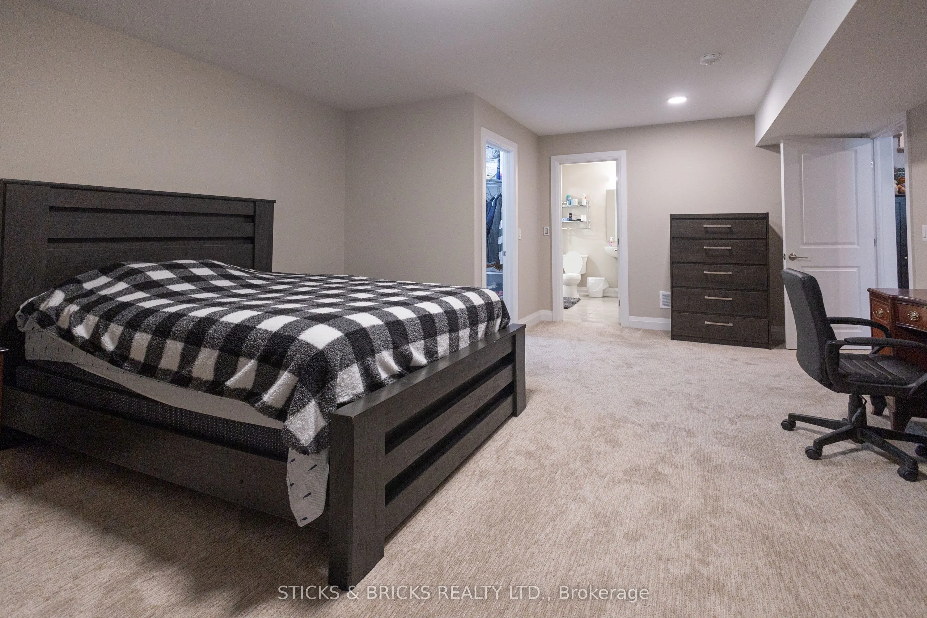 8974 Willoughby Drive, #49