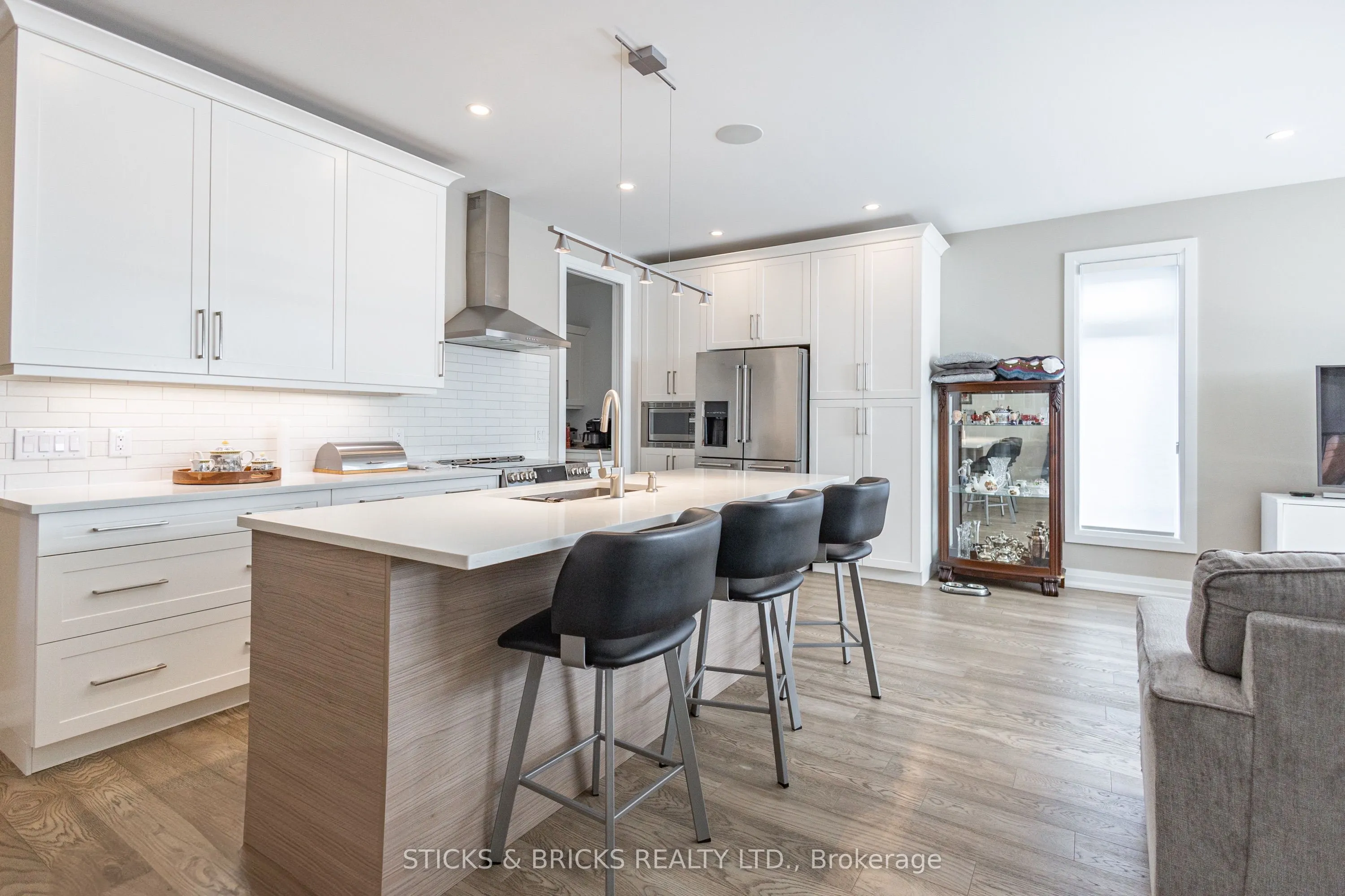 8974 Willoughby Drive, #49