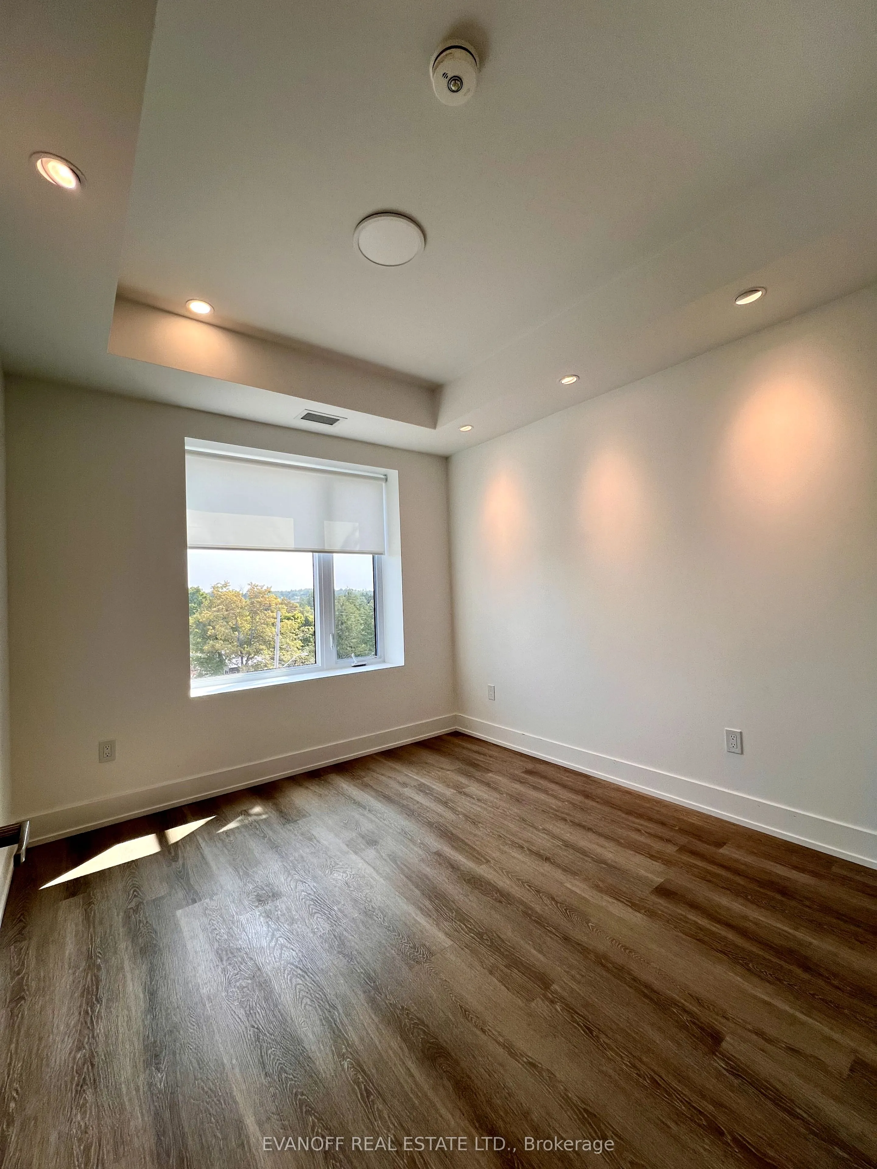19B West Street N, #406