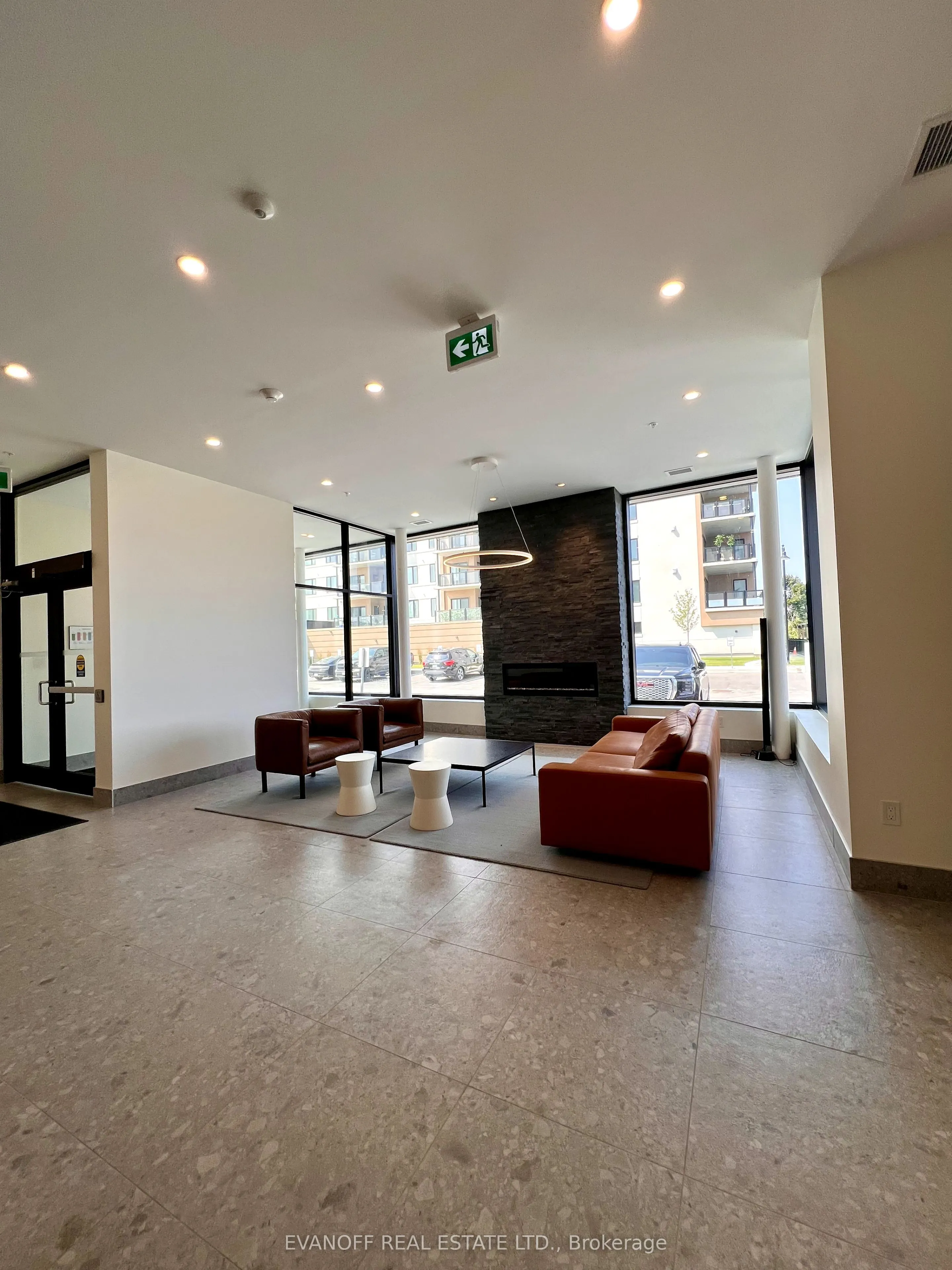 19B West Street N, #406