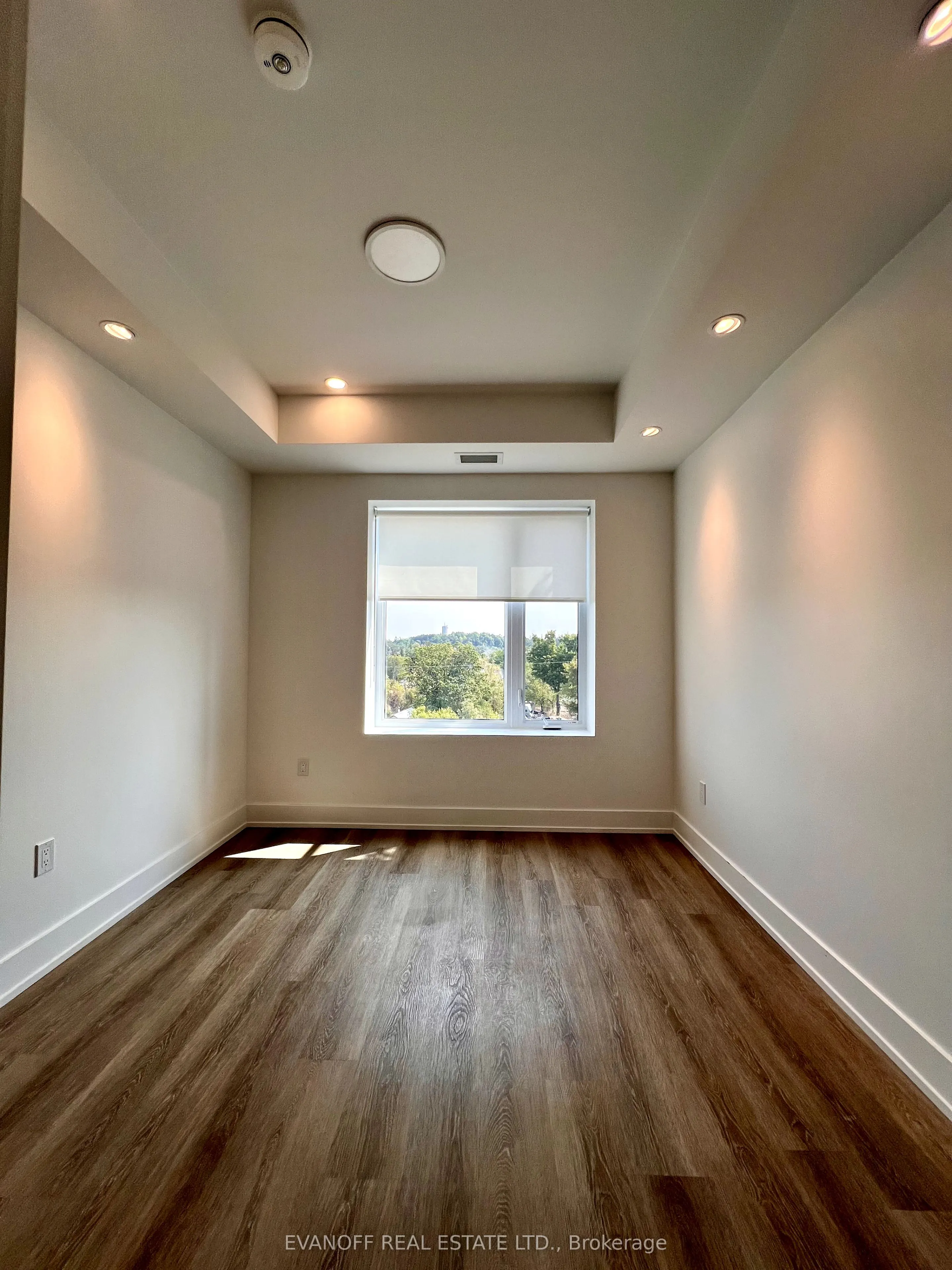 19B West Street N, #406