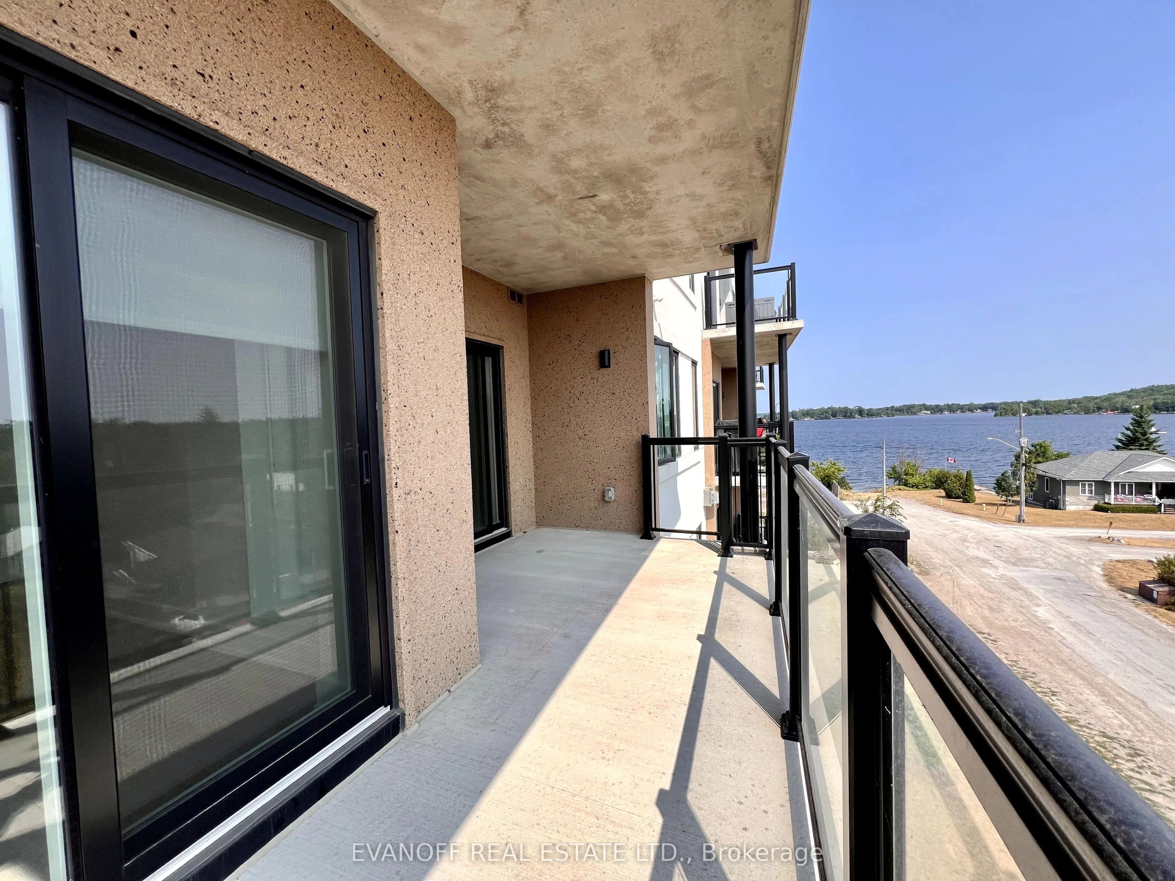 19B West Street N, #406