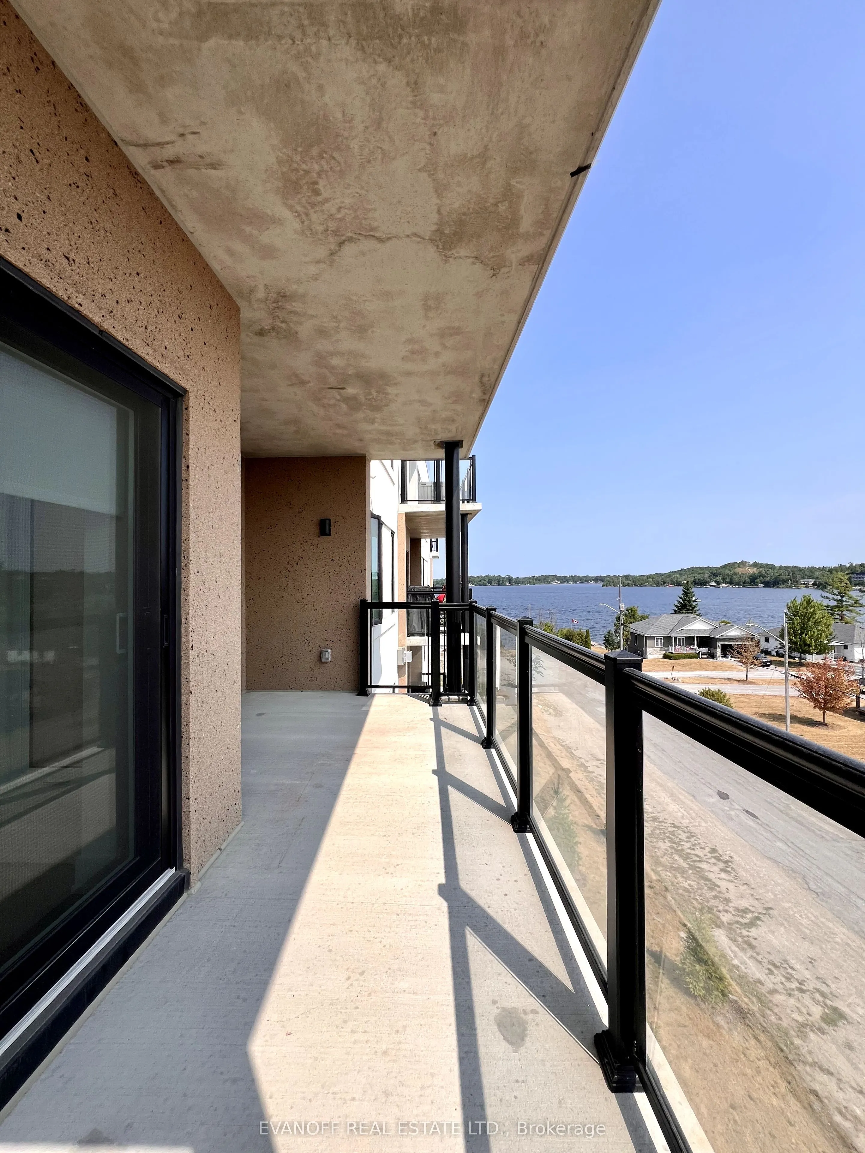 19B West Street N, #406