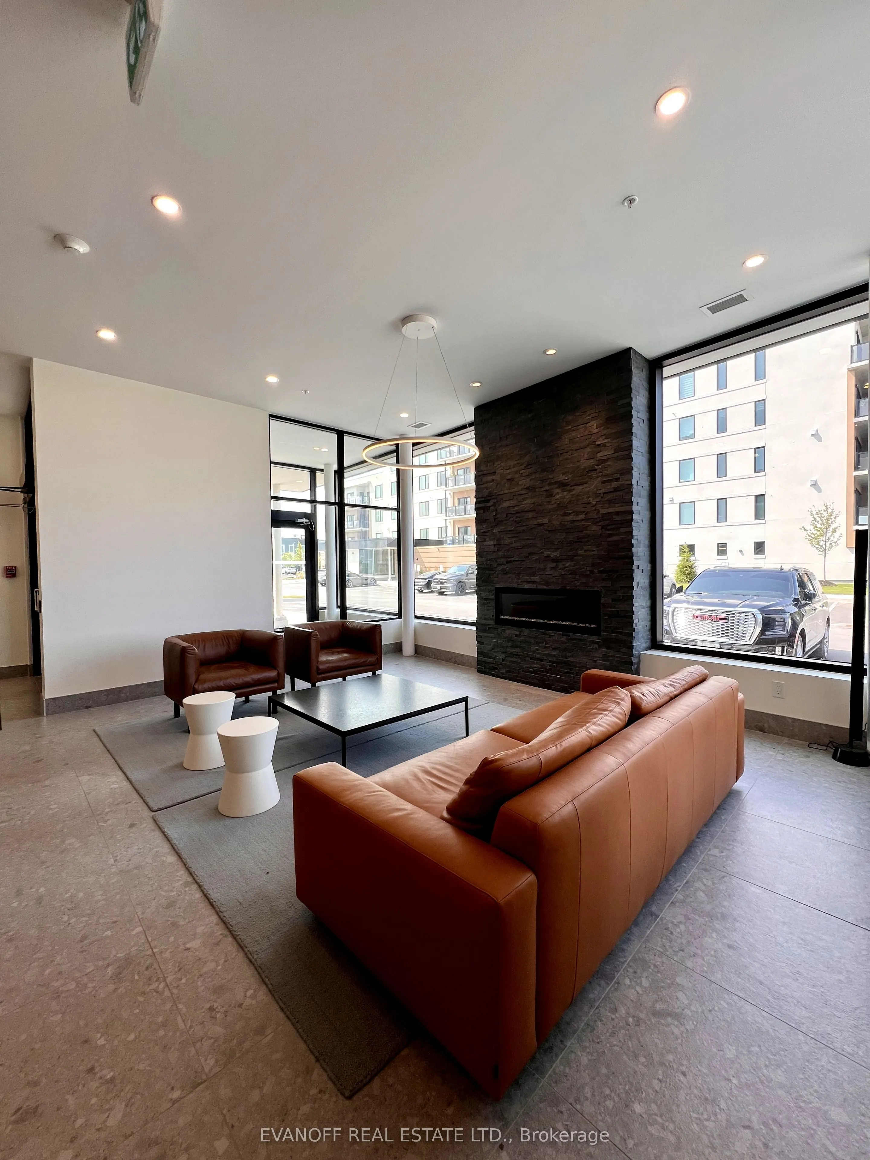 19B West Street N, #406
