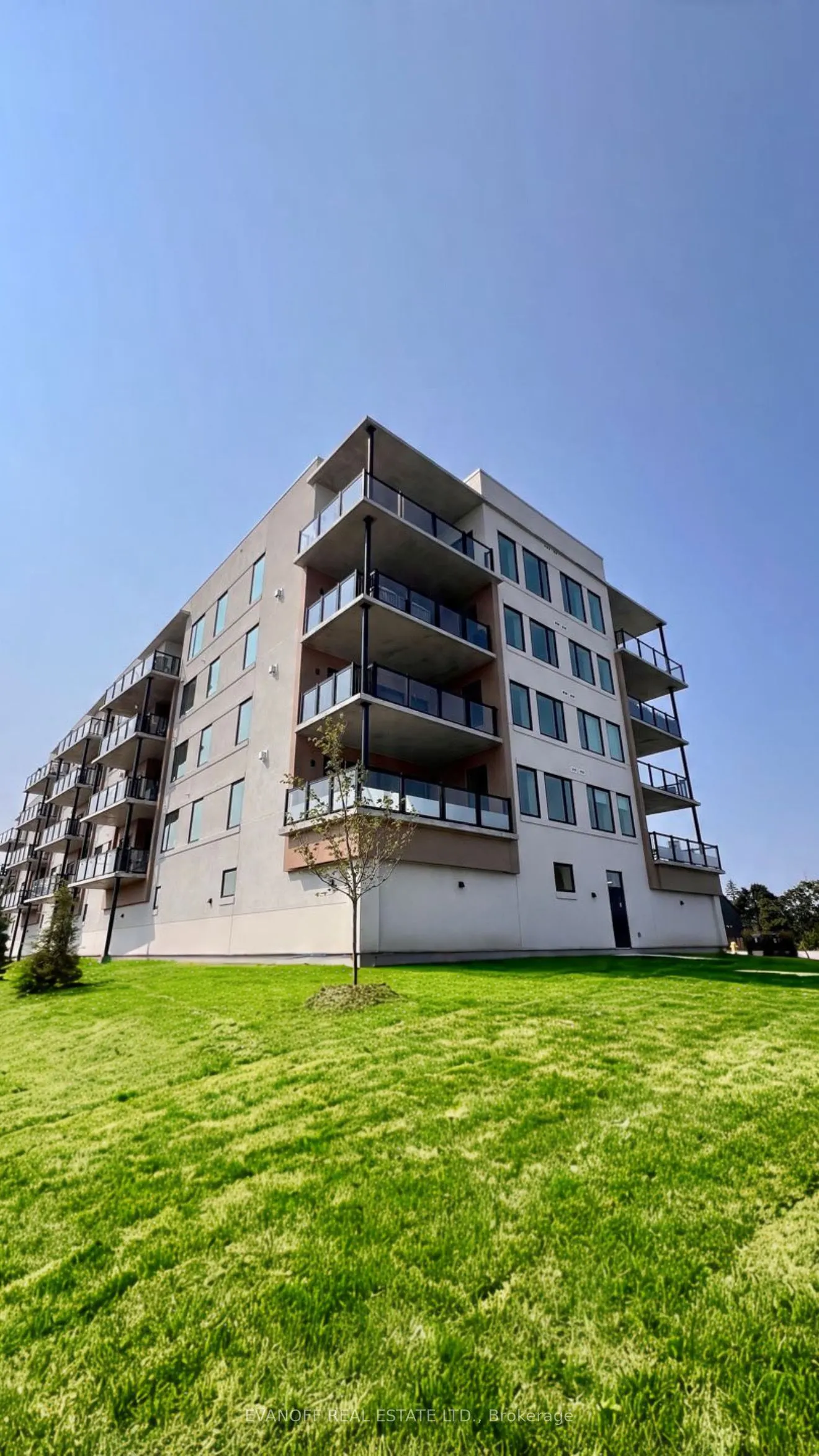 19B West Street N, #406