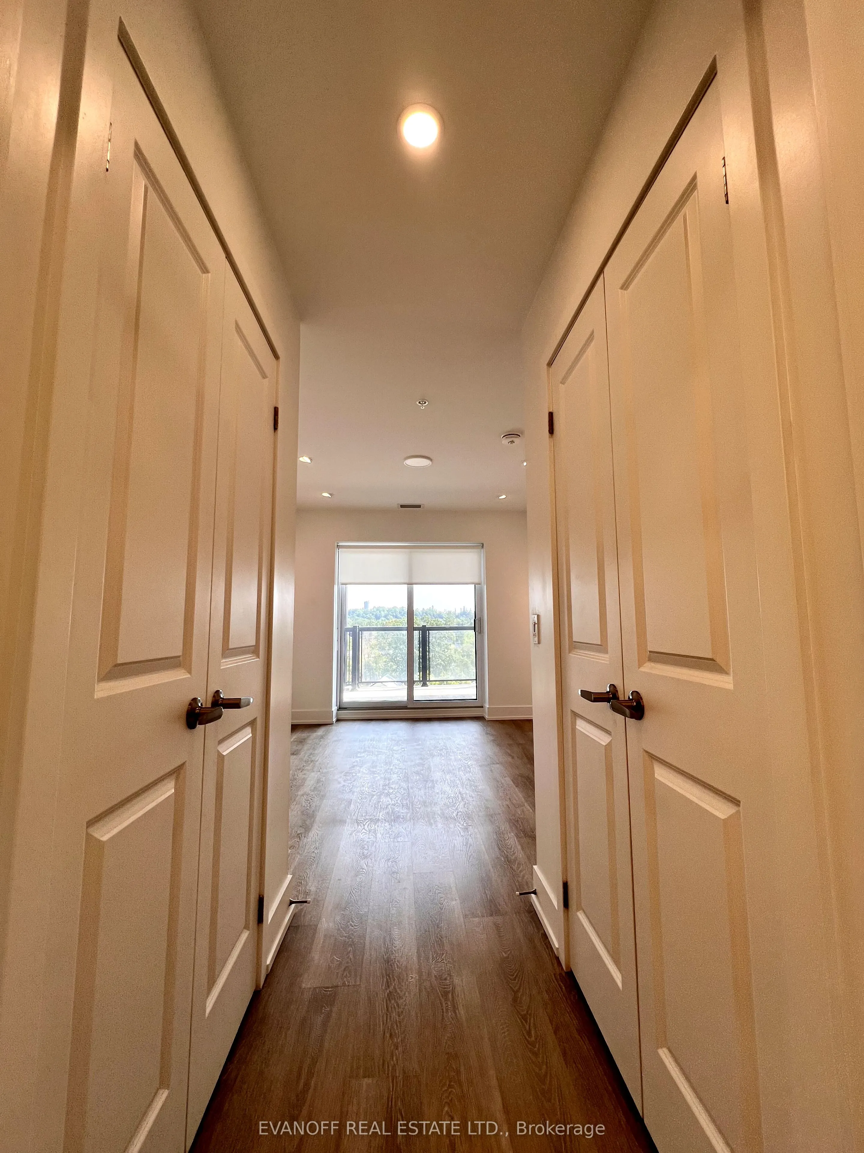 19B West Street N, #406